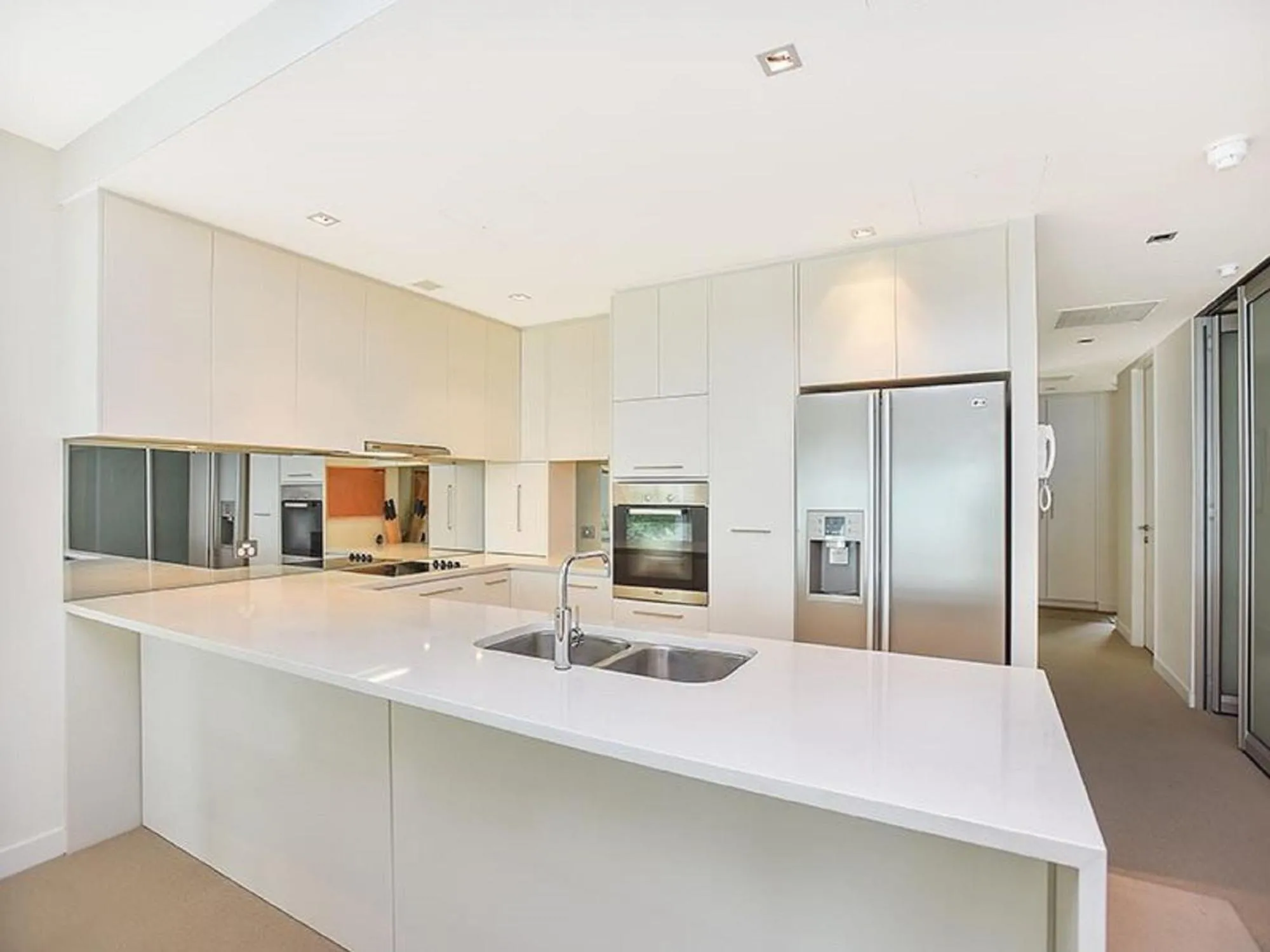 Kitchen or kitchenette in Breeze Beachfront Apartment