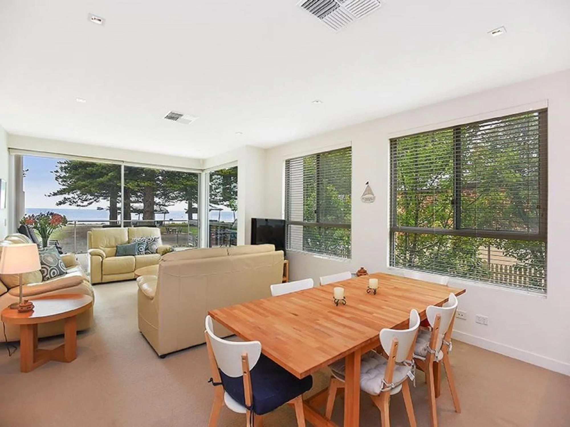 TV and multimedia in Breeze Beachfront Apartment