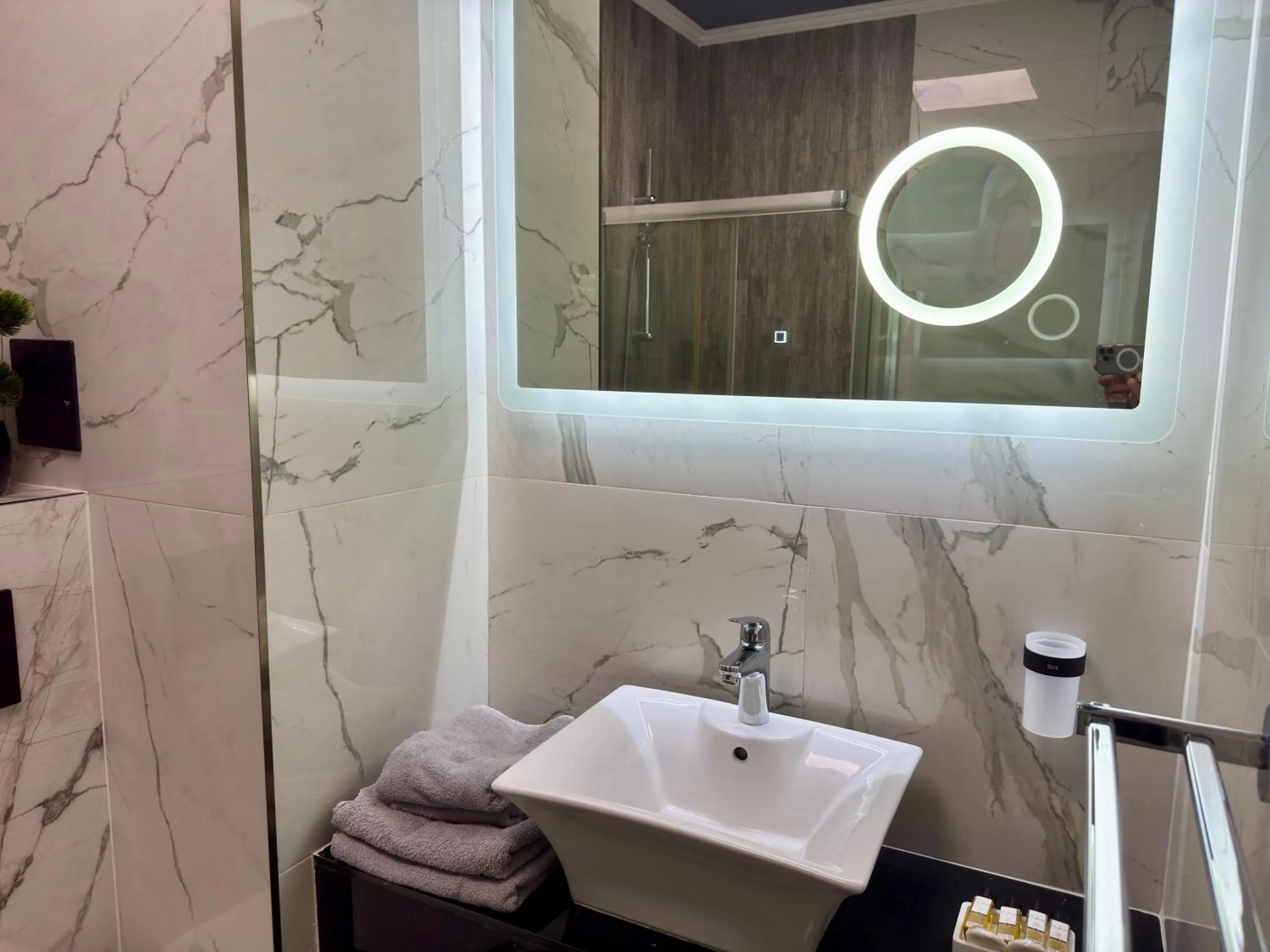 Luxury Apartments Ivon