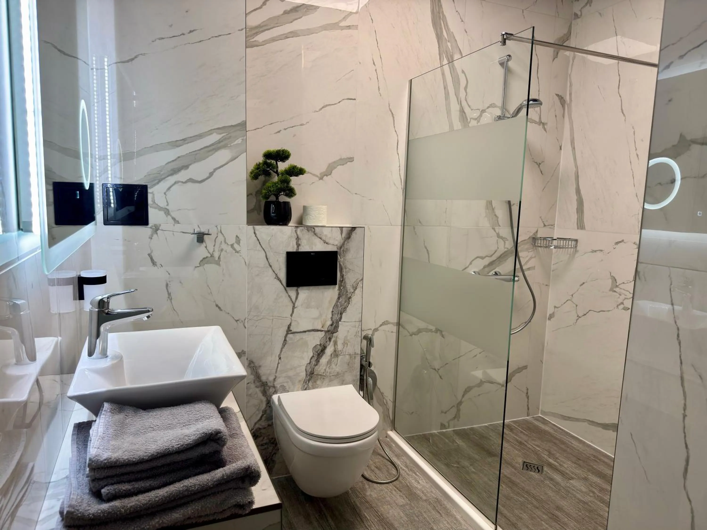 Luxury Apartments Ivon