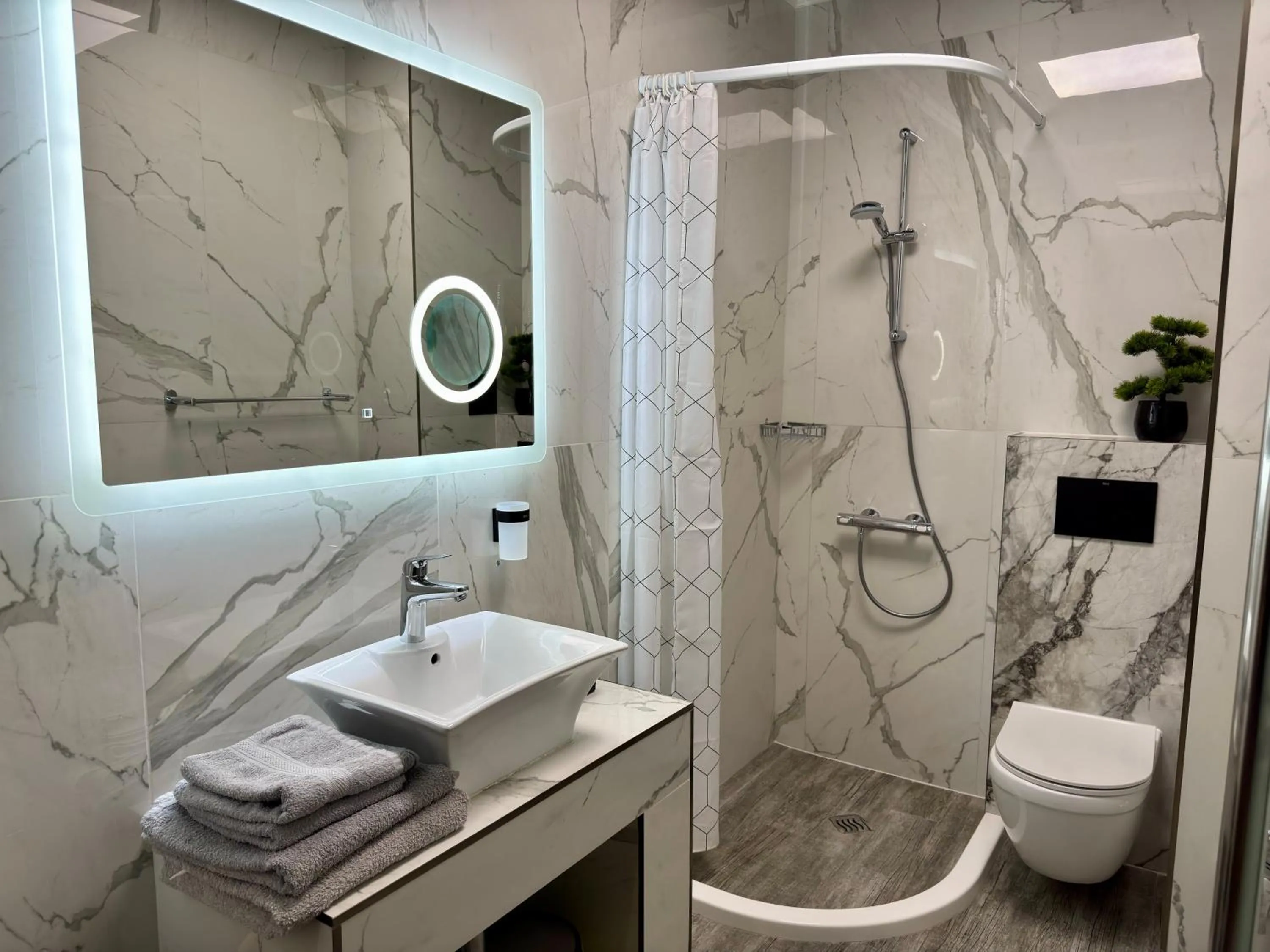 Luxury Apartments Ivon
