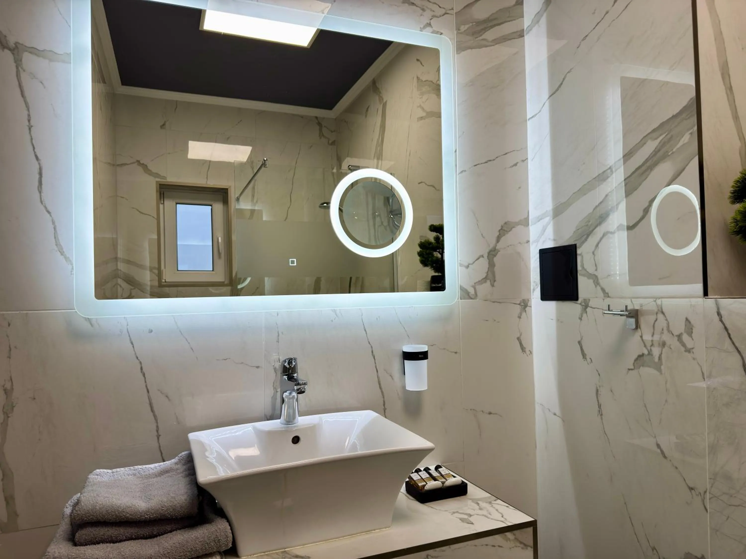 Luxury Apartments Ivon