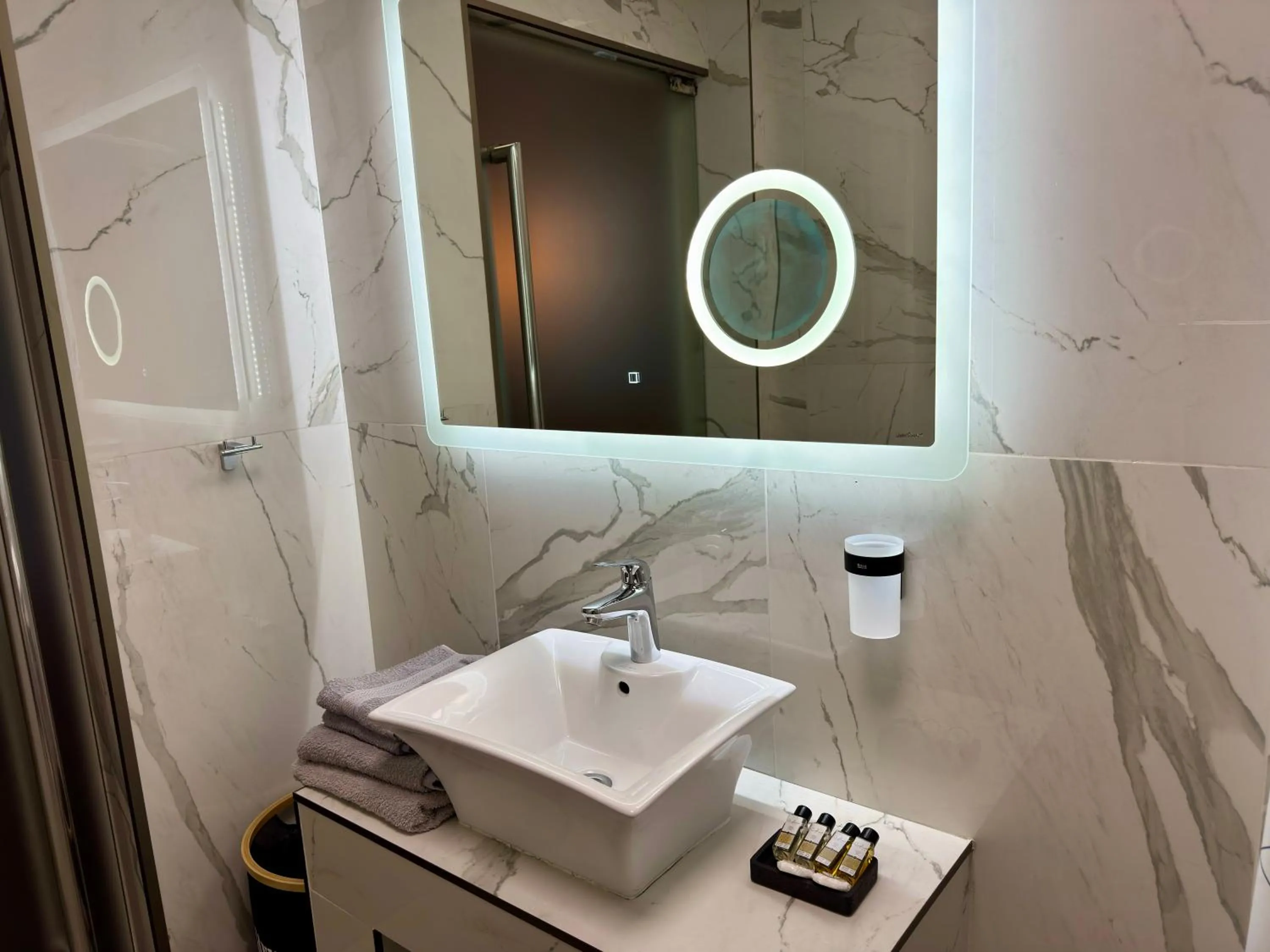 Luxury Apartments Ivon