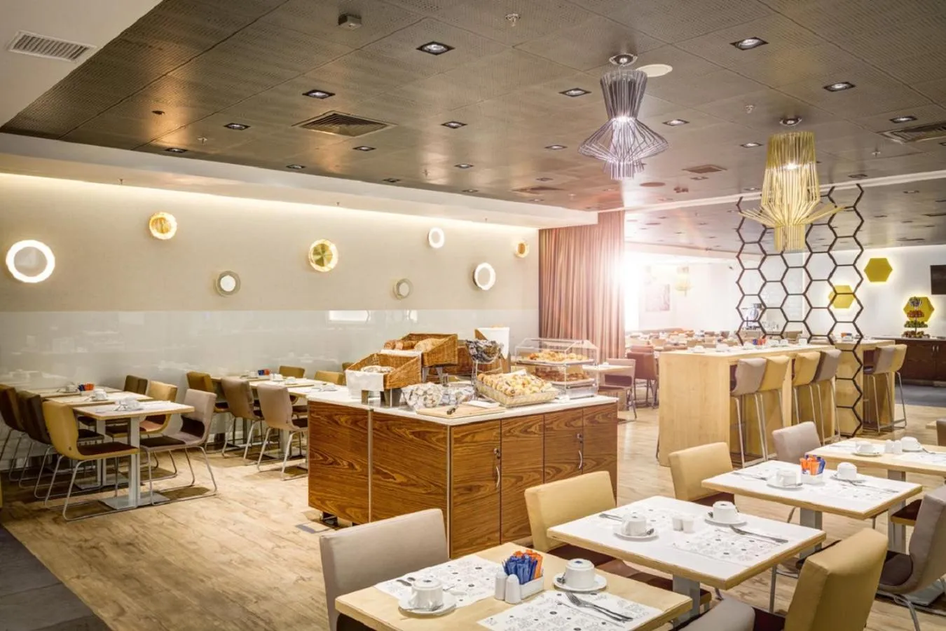 Restaurant/places to eat in Novotel Warszawa Centrum