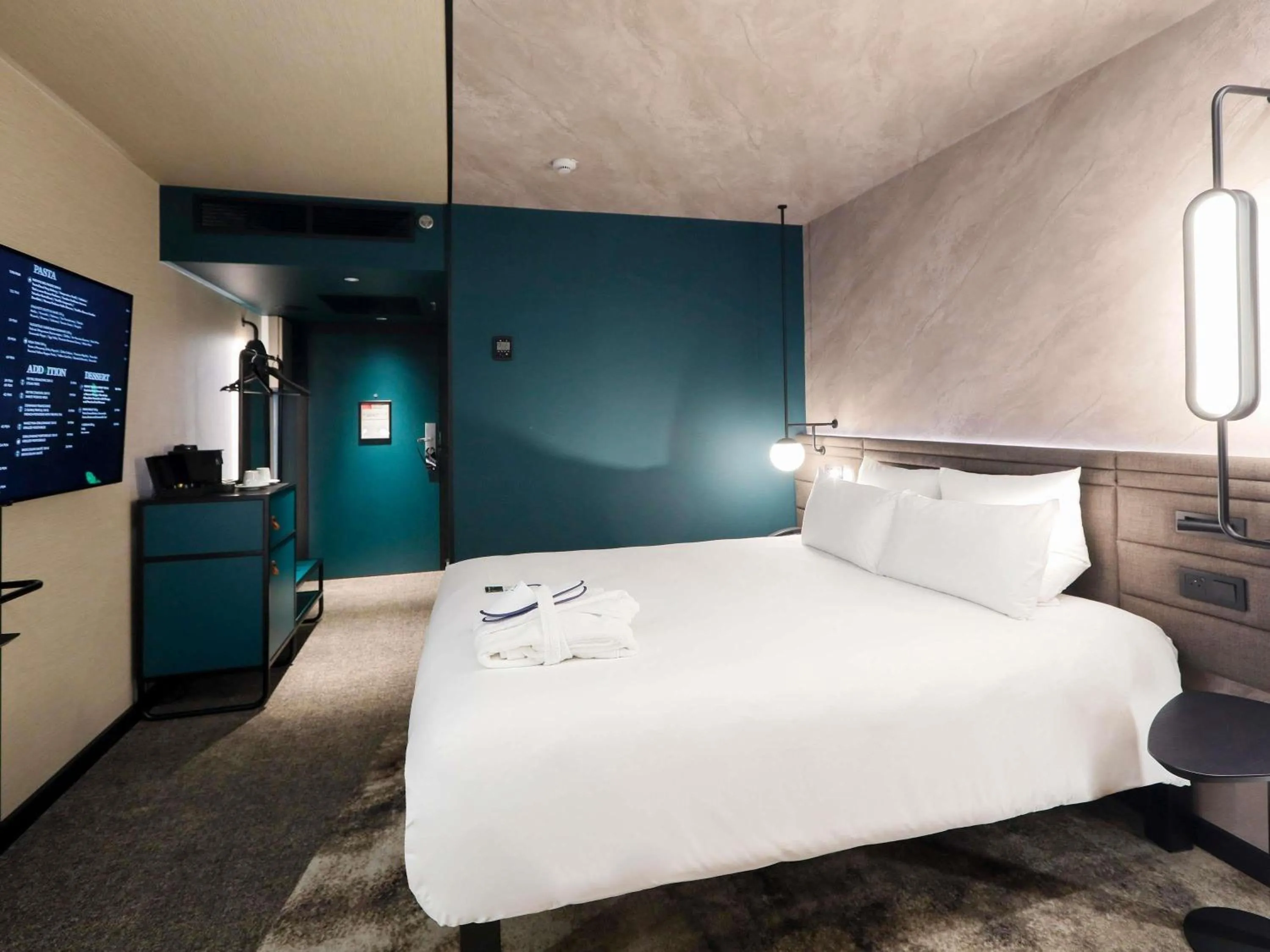 Bedroom, Bed in Novotel Warszawa Centrum