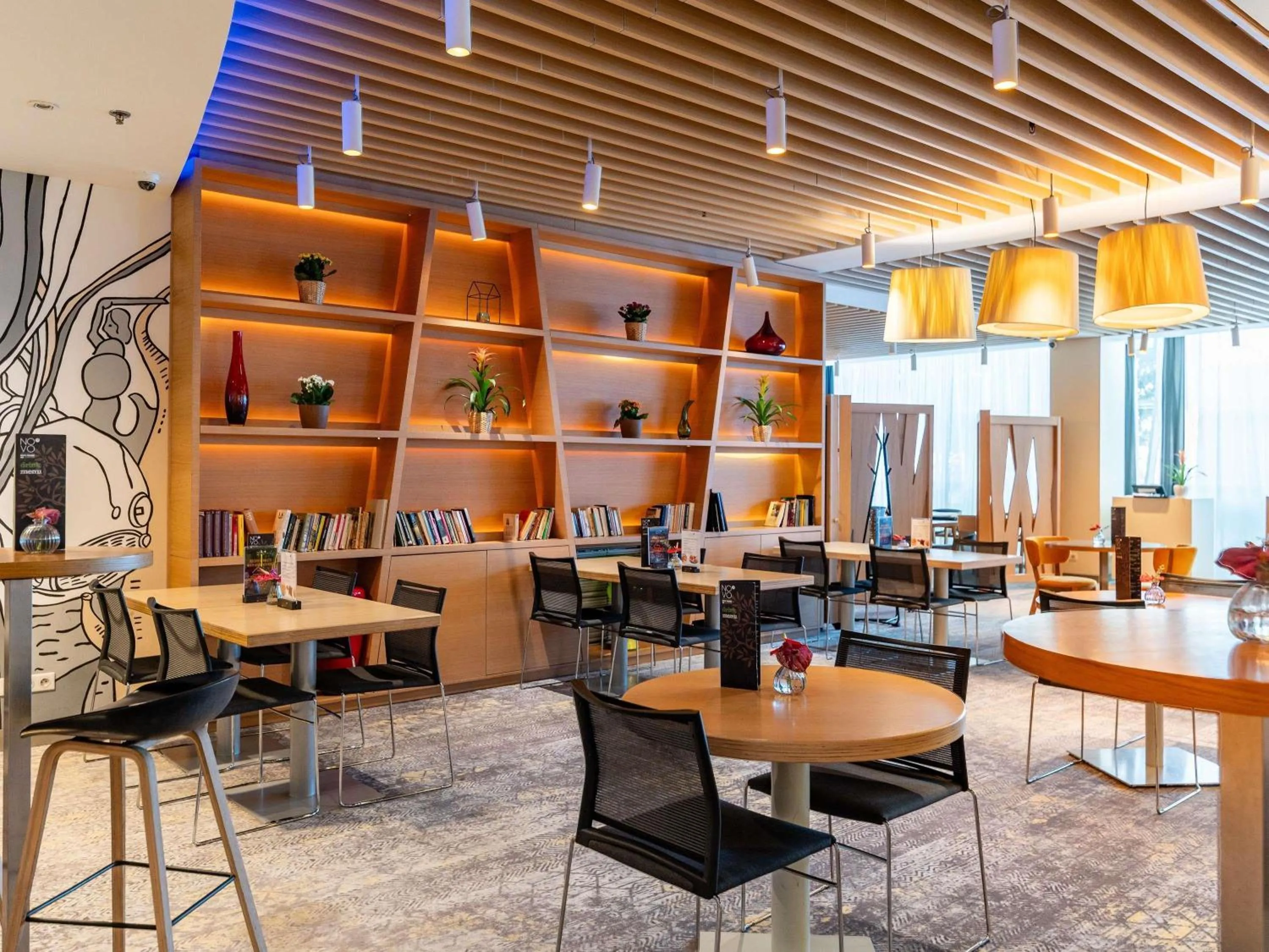 Restaurant/places to eat in Novotel Warszawa Centrum