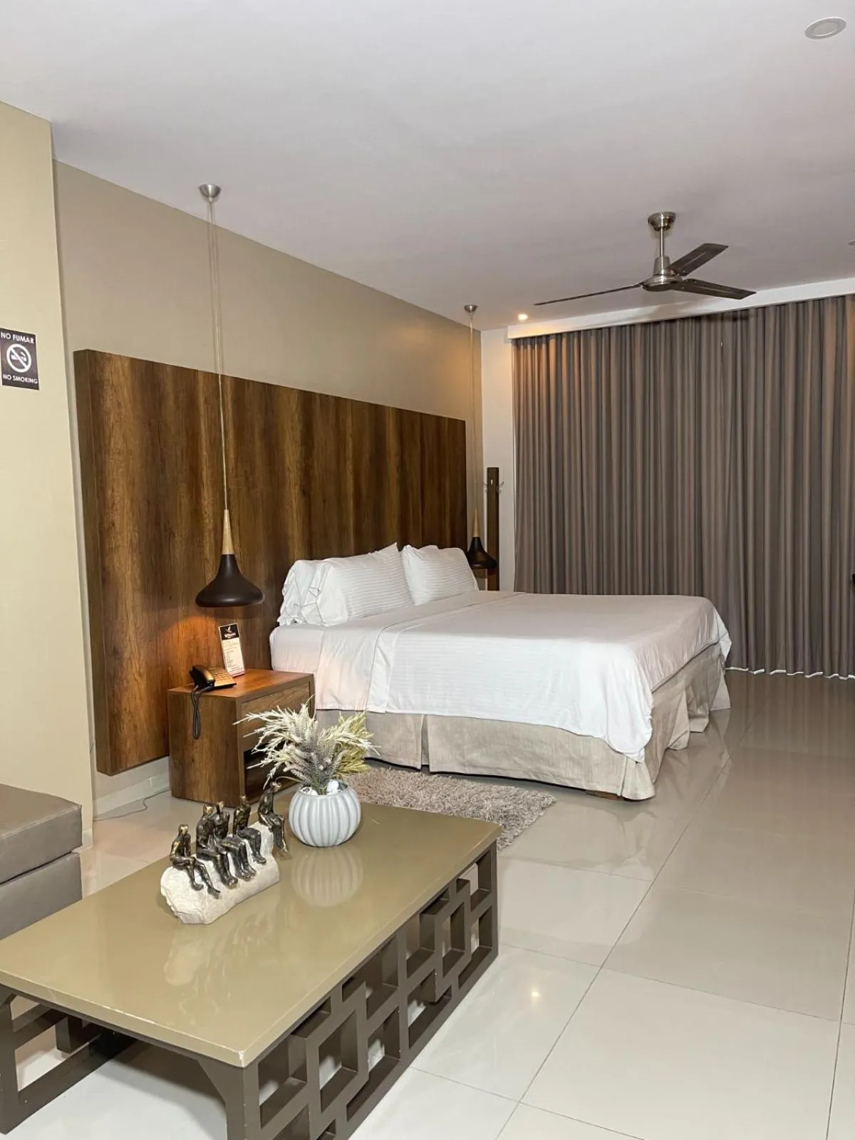 Guests, Bed in Hotel Santorini Loft