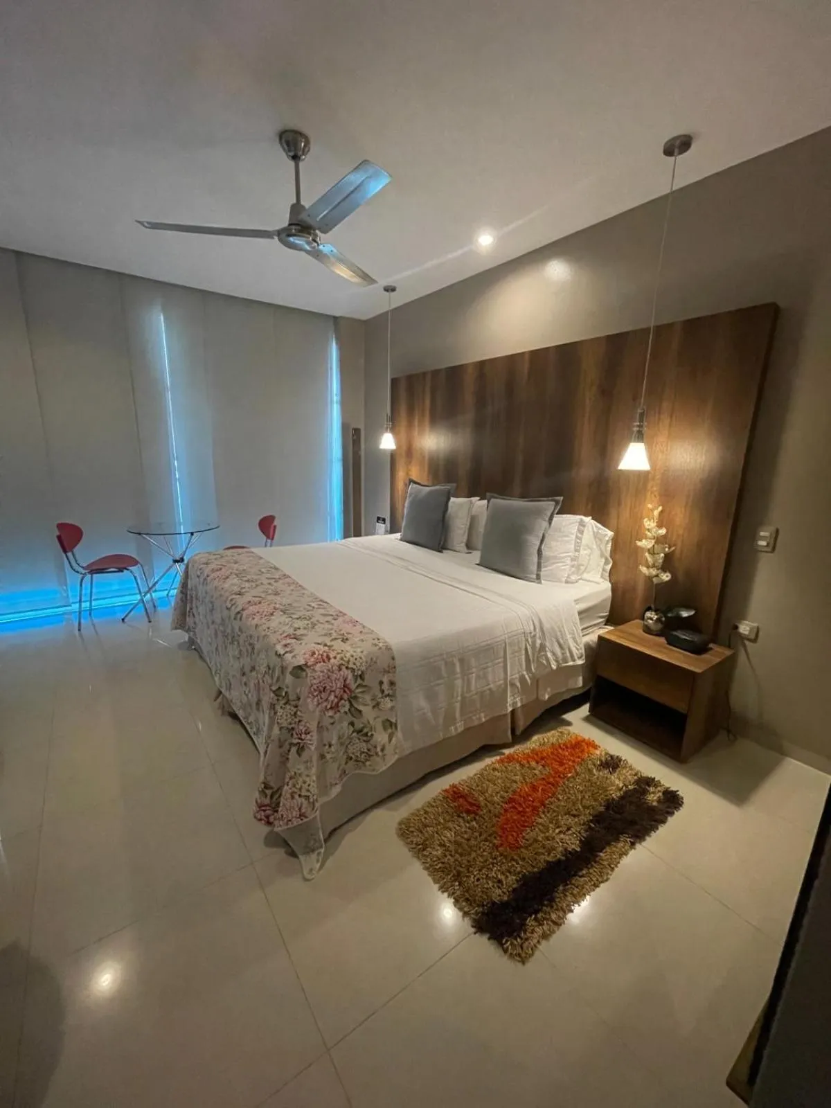 Guests, Bed in Hotel Santorini Loft