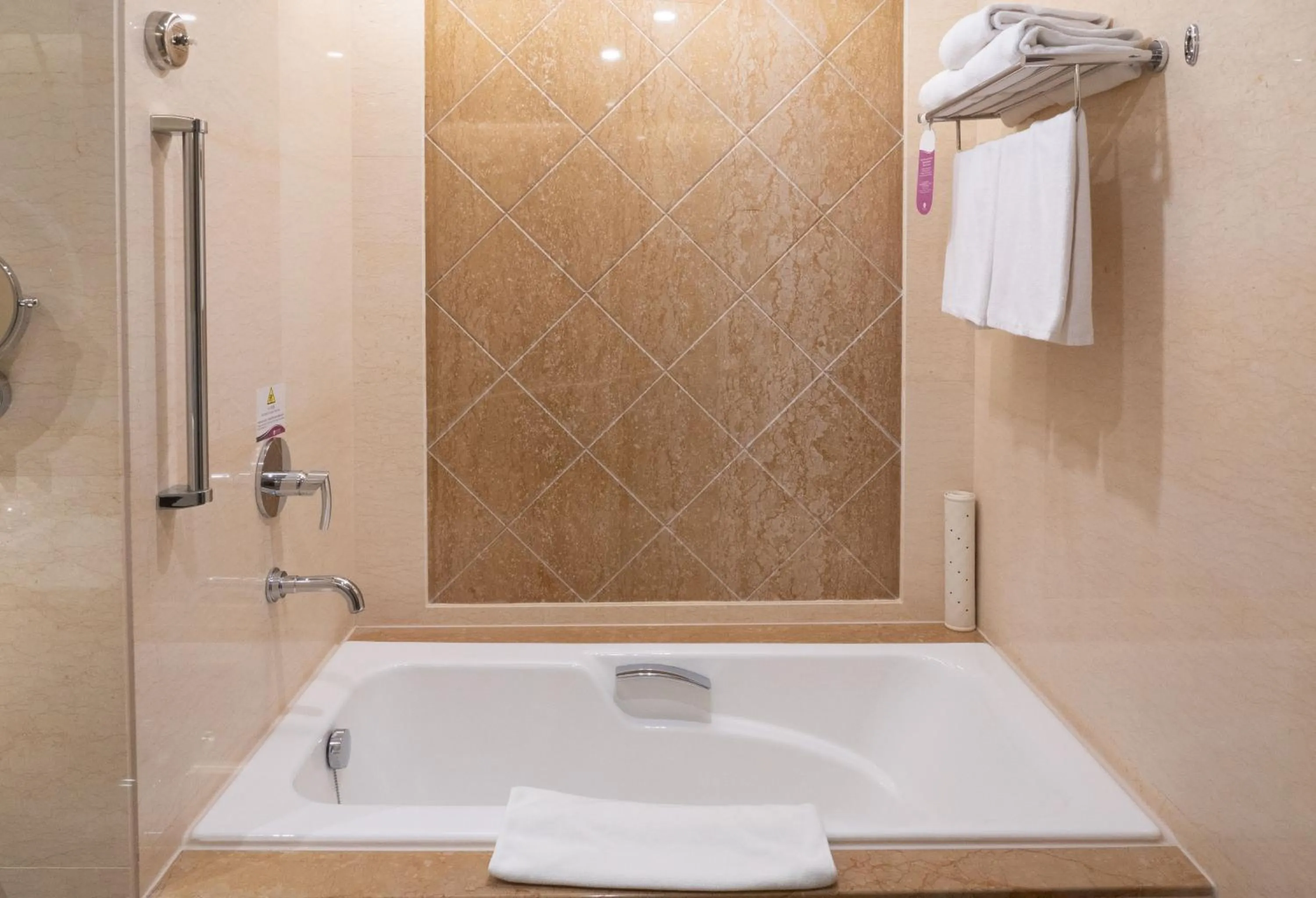 Bath in E-DA Royal Hotel