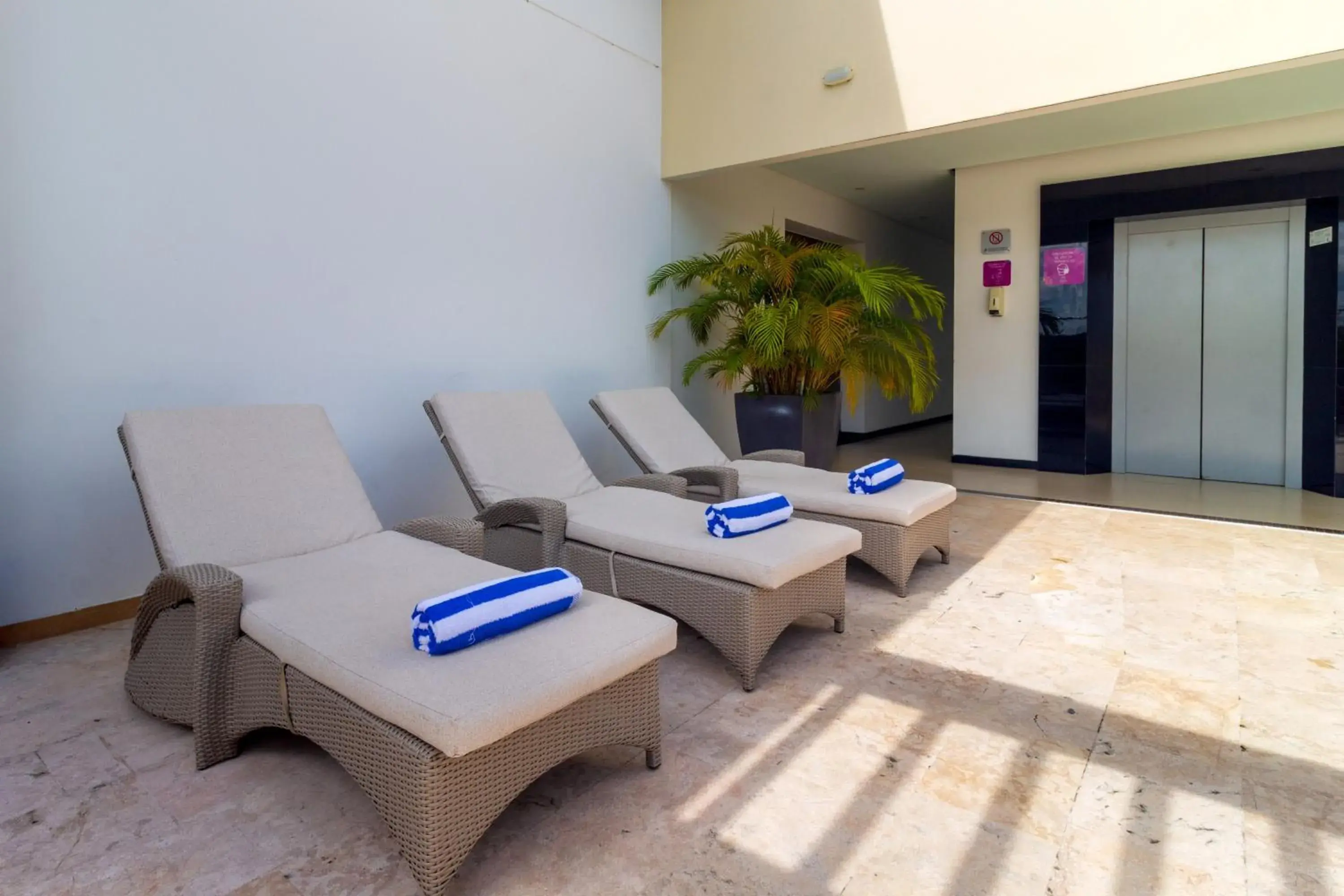 Swimming pool in Hotel Baroca Swimming pool in Hotel Baroca