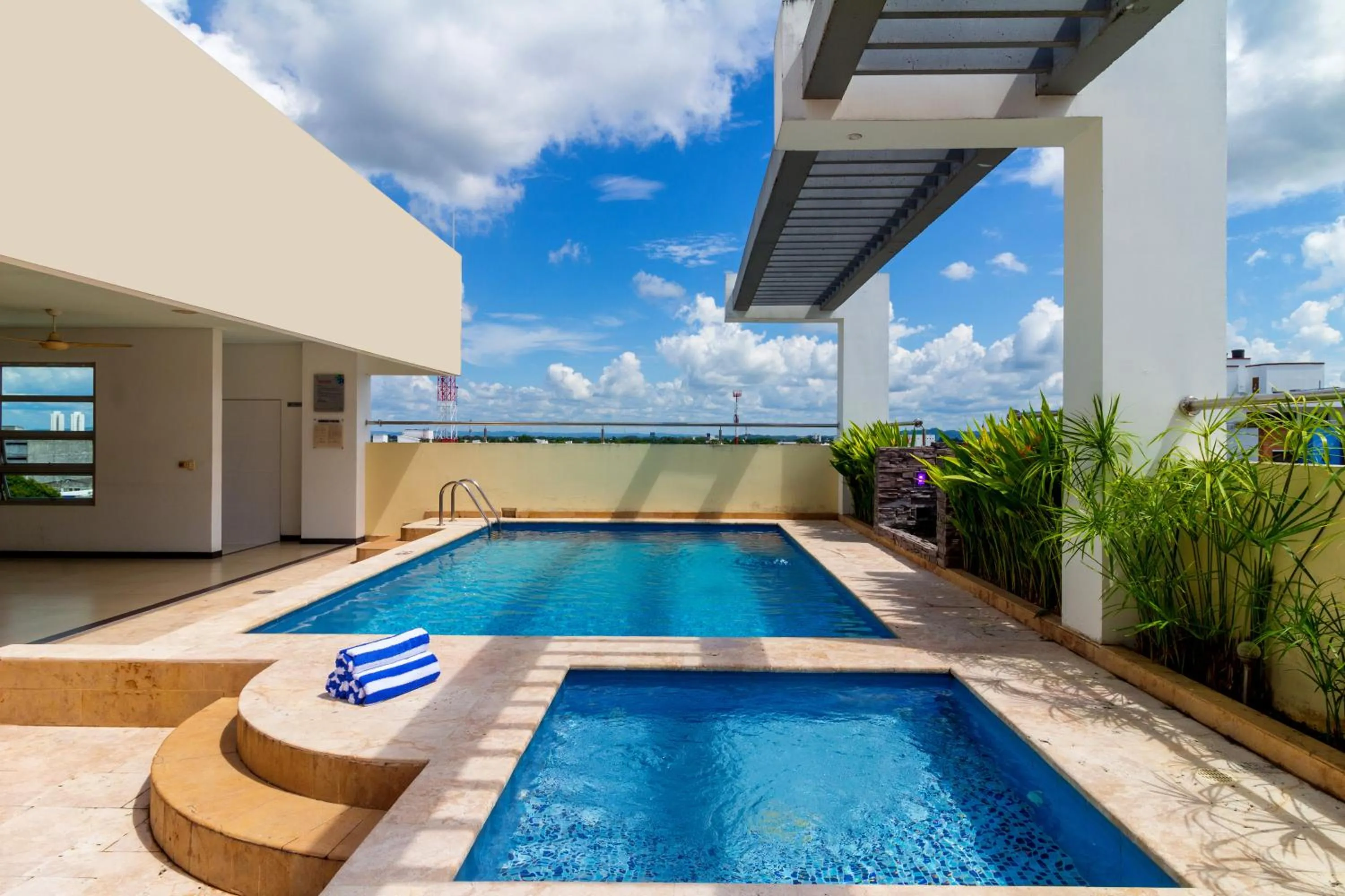 Swimming pool in Hotel Baroca