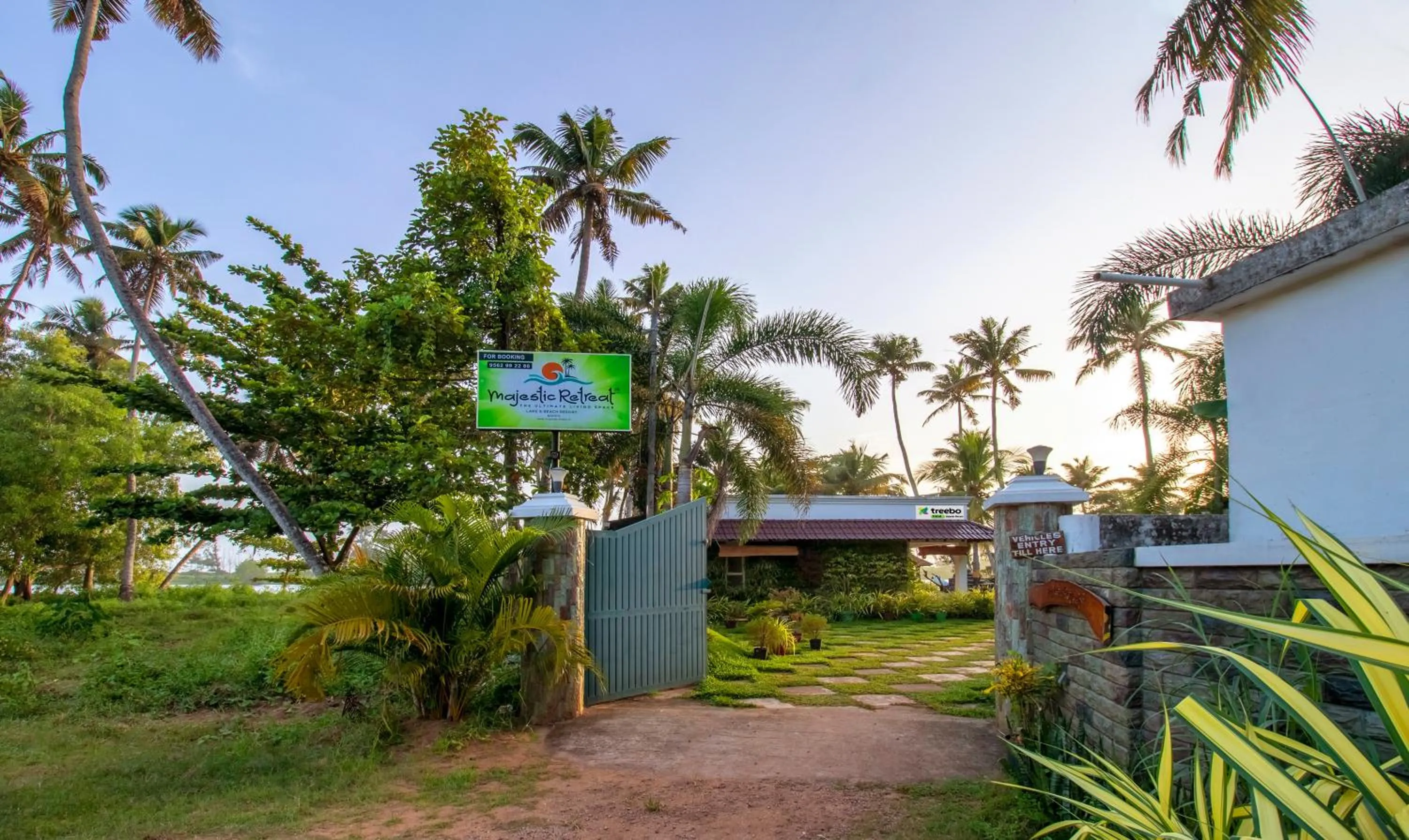 Facade/entrance in Treebo Majestic Retreat