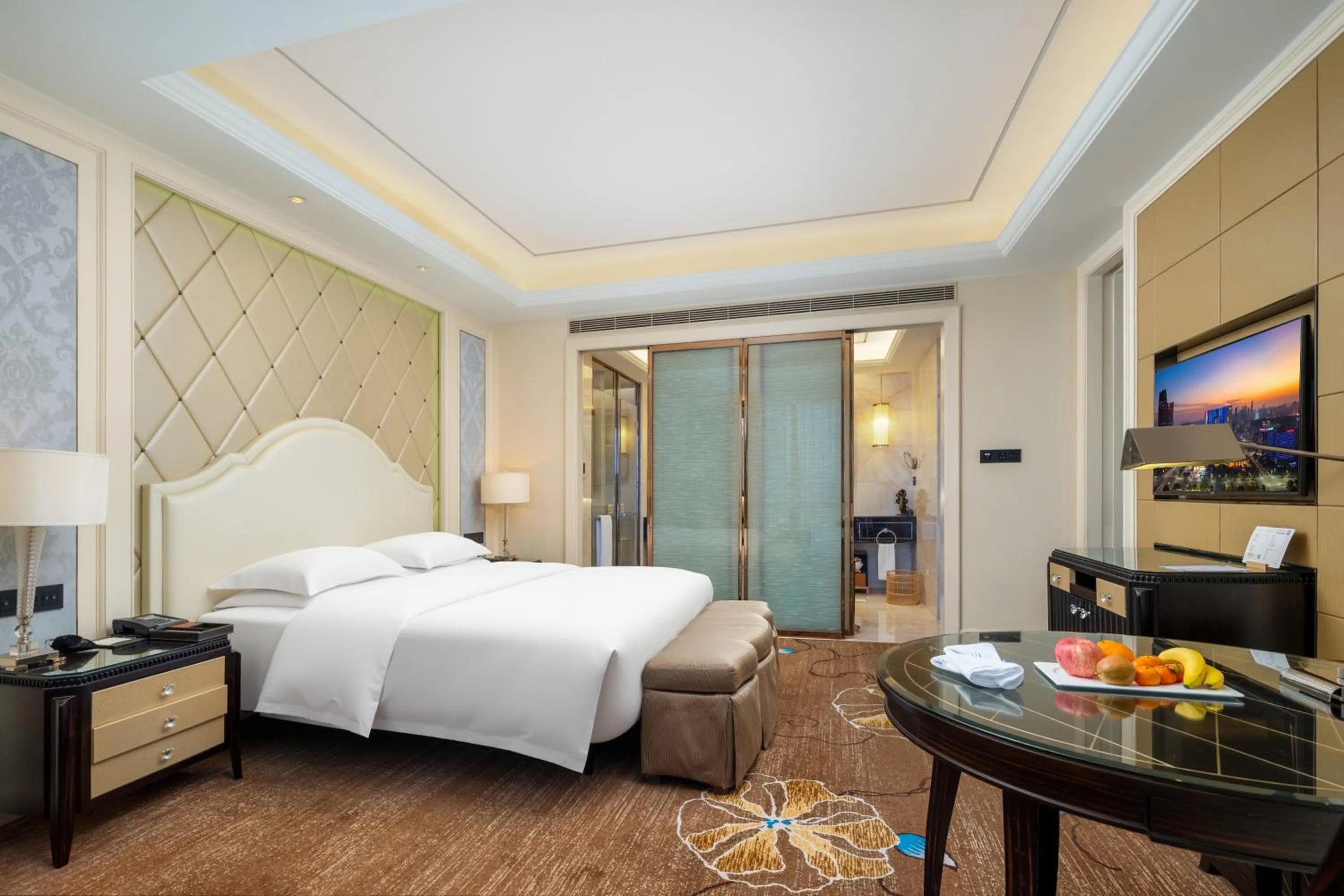 Photo of the whole room, Bed in Dongguan Kande International Hotel