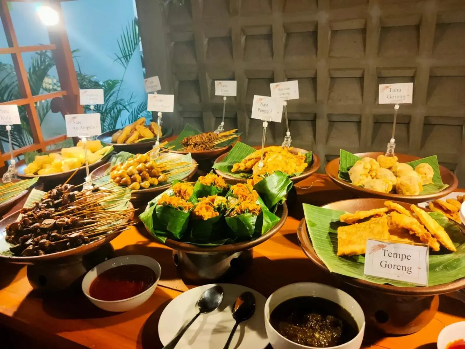 Restaurant/places to eat in Whiz Hotel Cikini Jakarta Restaurant/places to eat in Whiz Hotel Cikini Jakarta