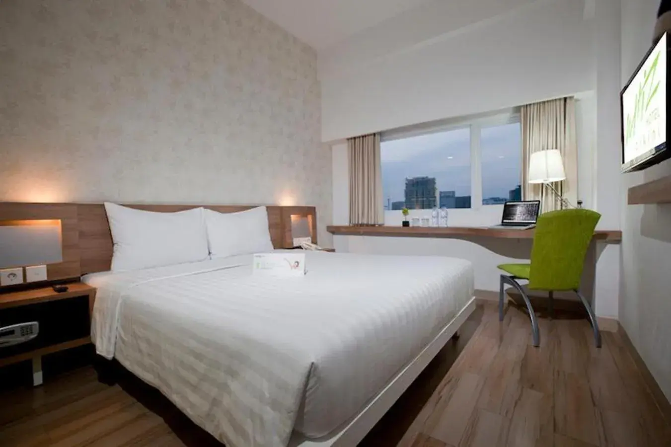 Standard Double or Twin Room in Whiz Hotel Cikini Jakarta Standard Double or Twin Room in Whiz Hotel Cikini Jakarta