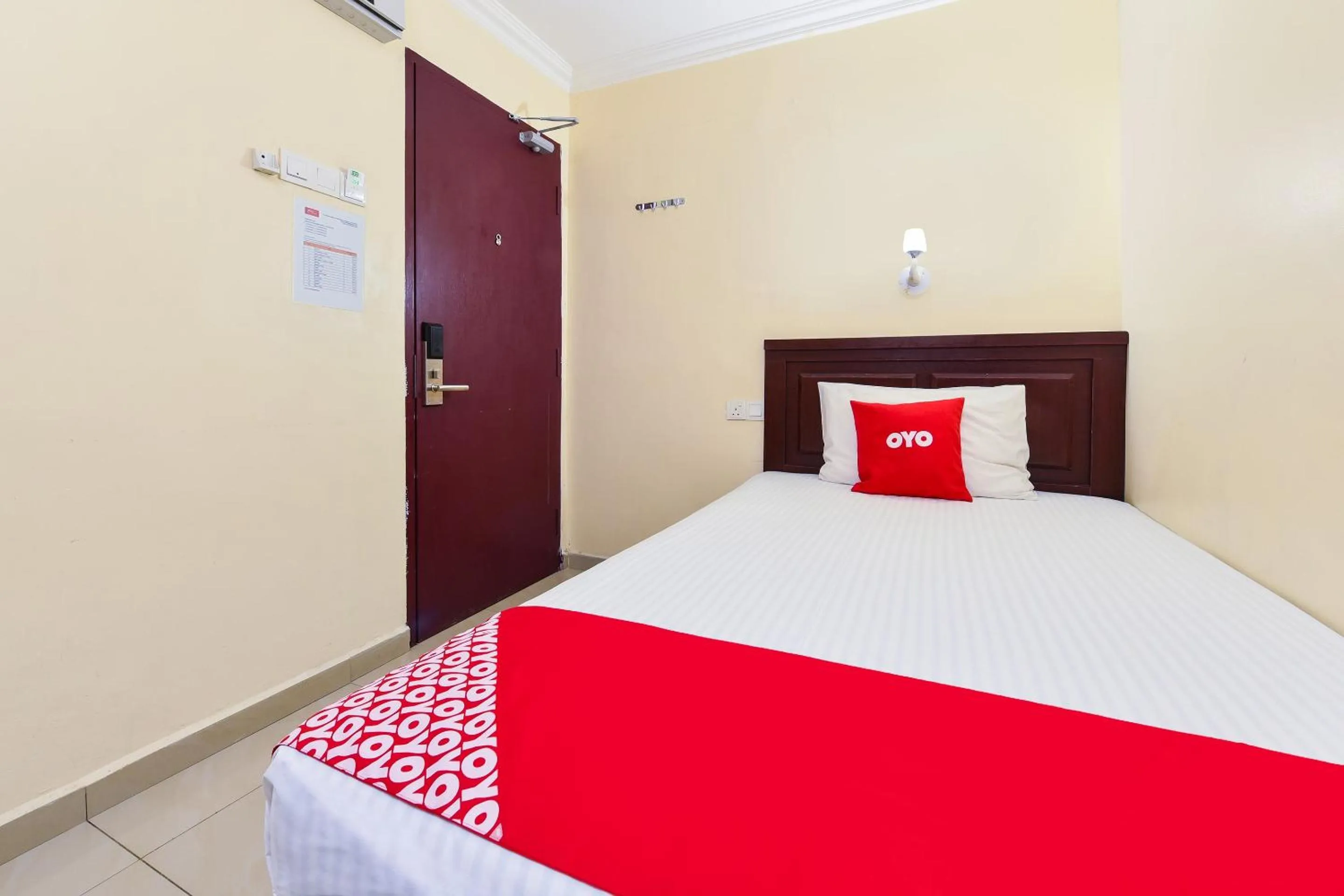 Bedroom, Bed in Super OYO 90562 J Hotel PJ