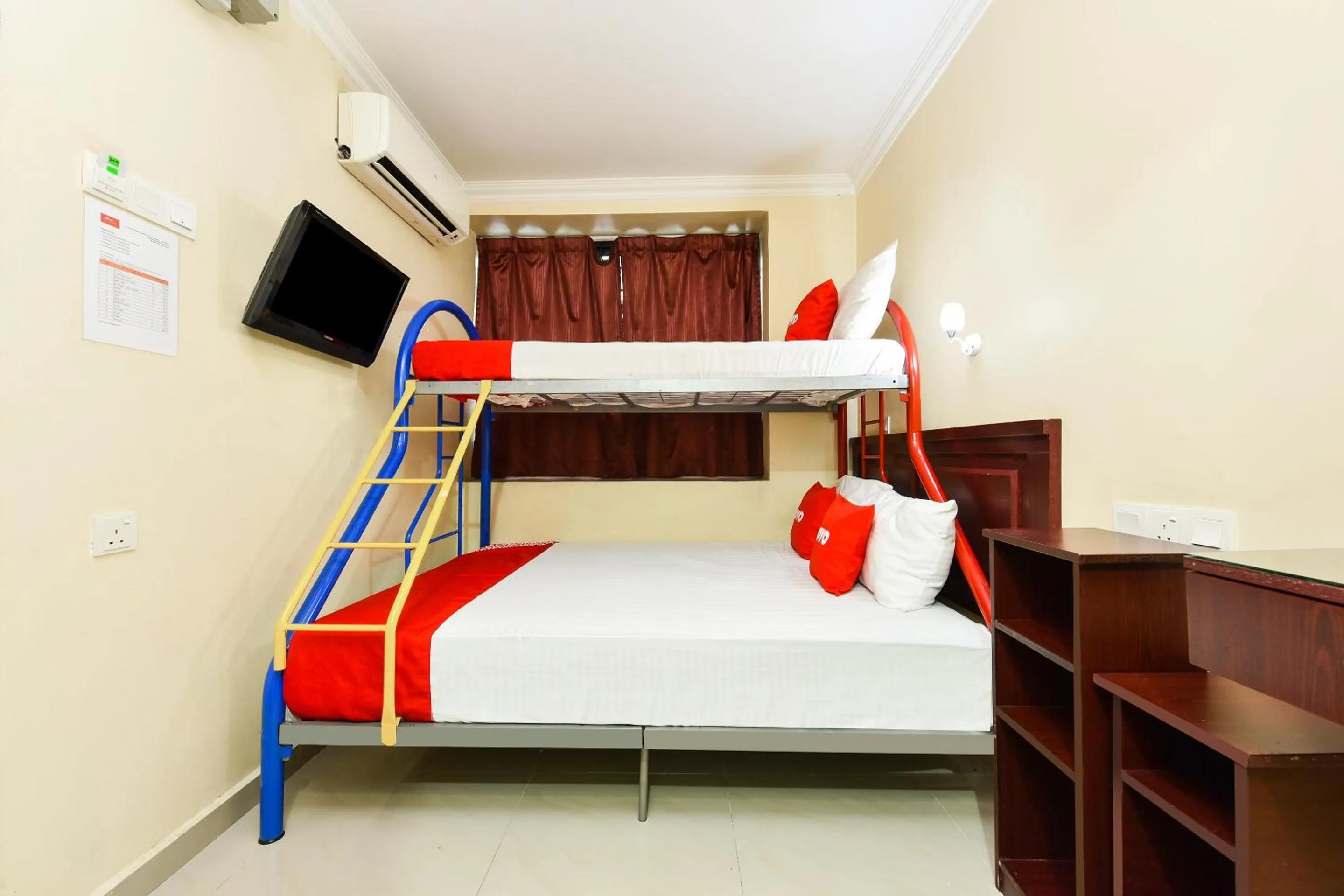 Bedroom, Bed in Super OYO 90562 J Hotel PJ