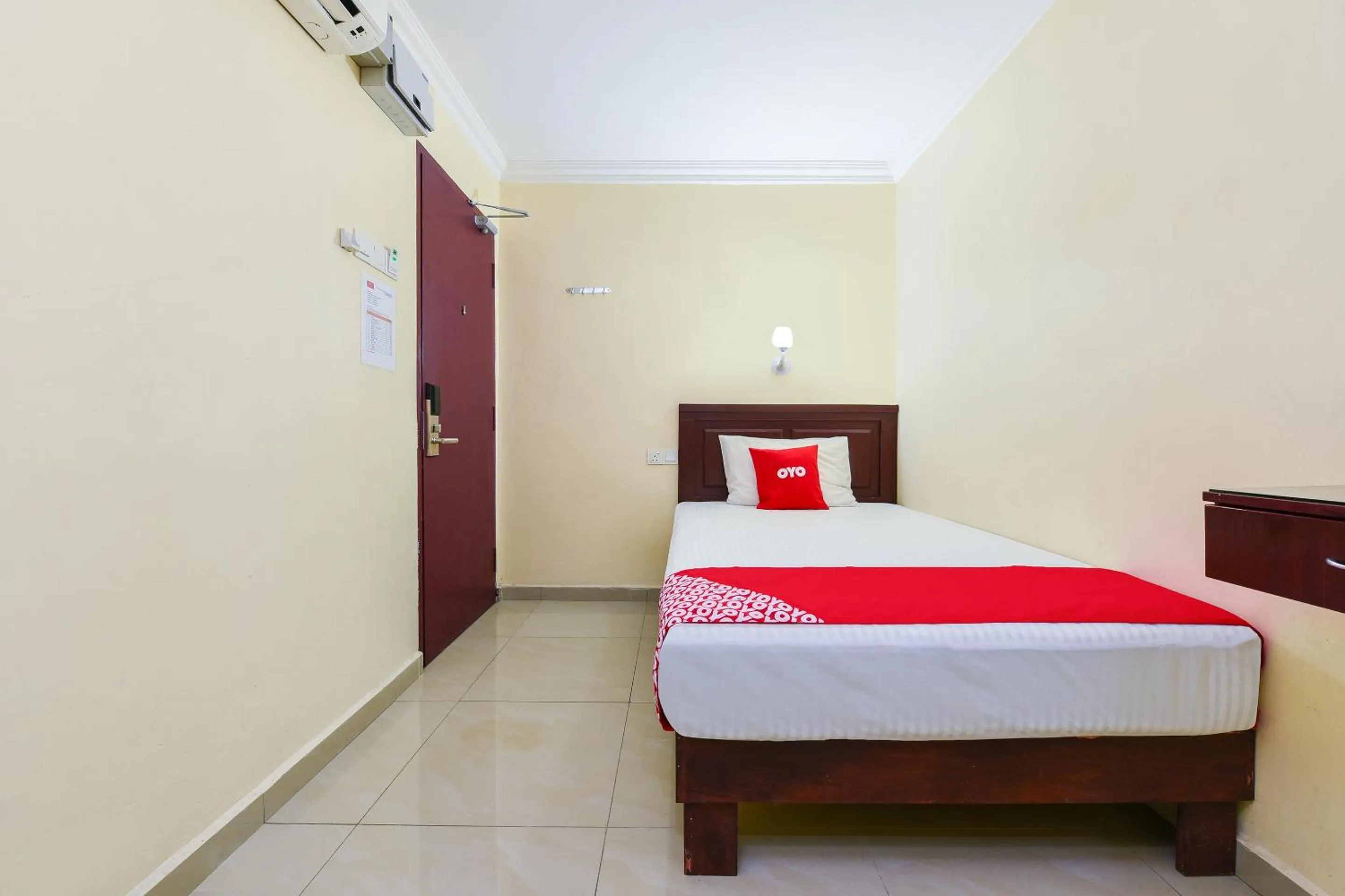 Bedroom, Bed in Super OYO 90562 J Hotel PJ