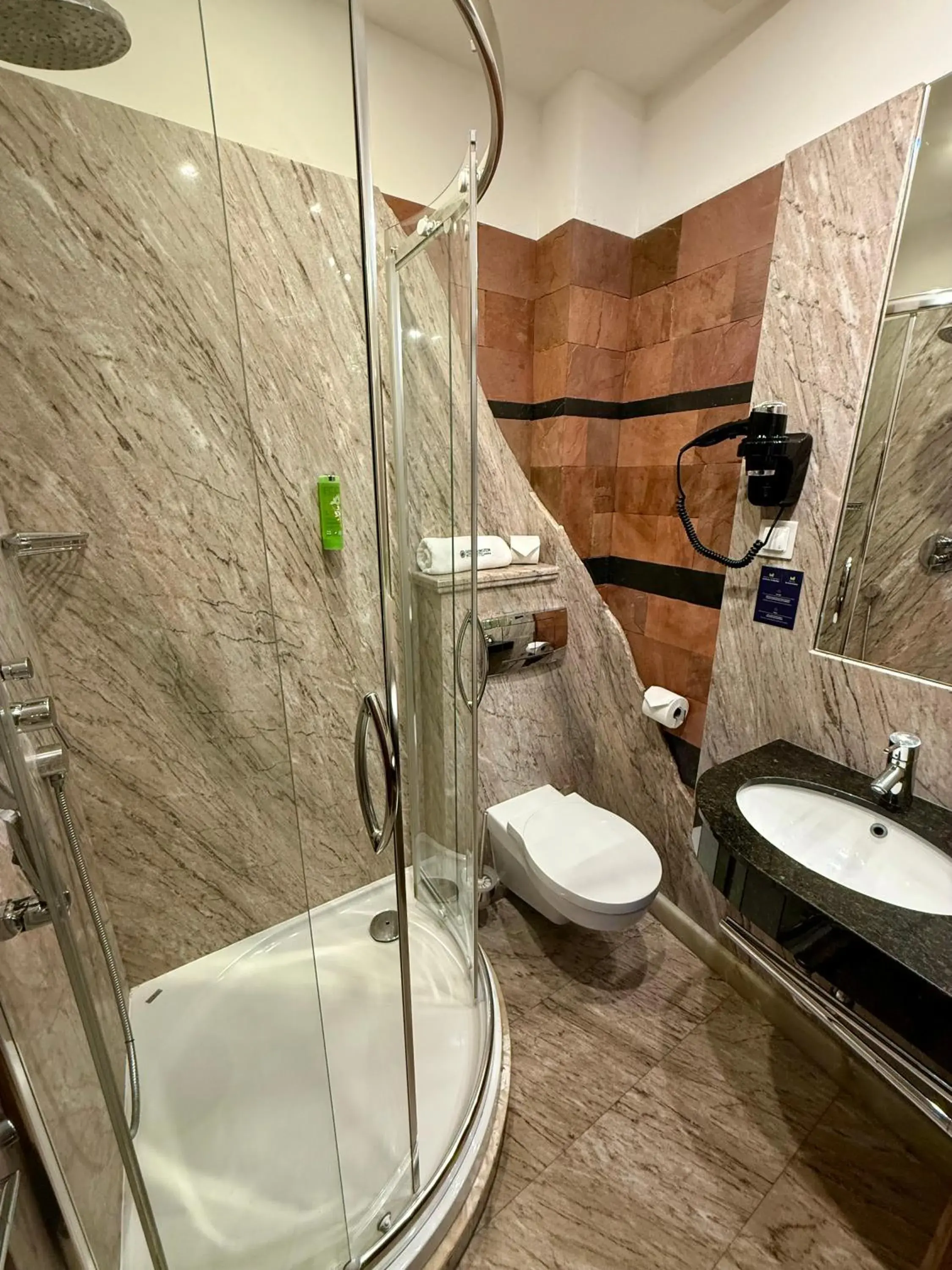 Bathroom in Hotel Rubinstein Bathroom in Hotel Rubinstein