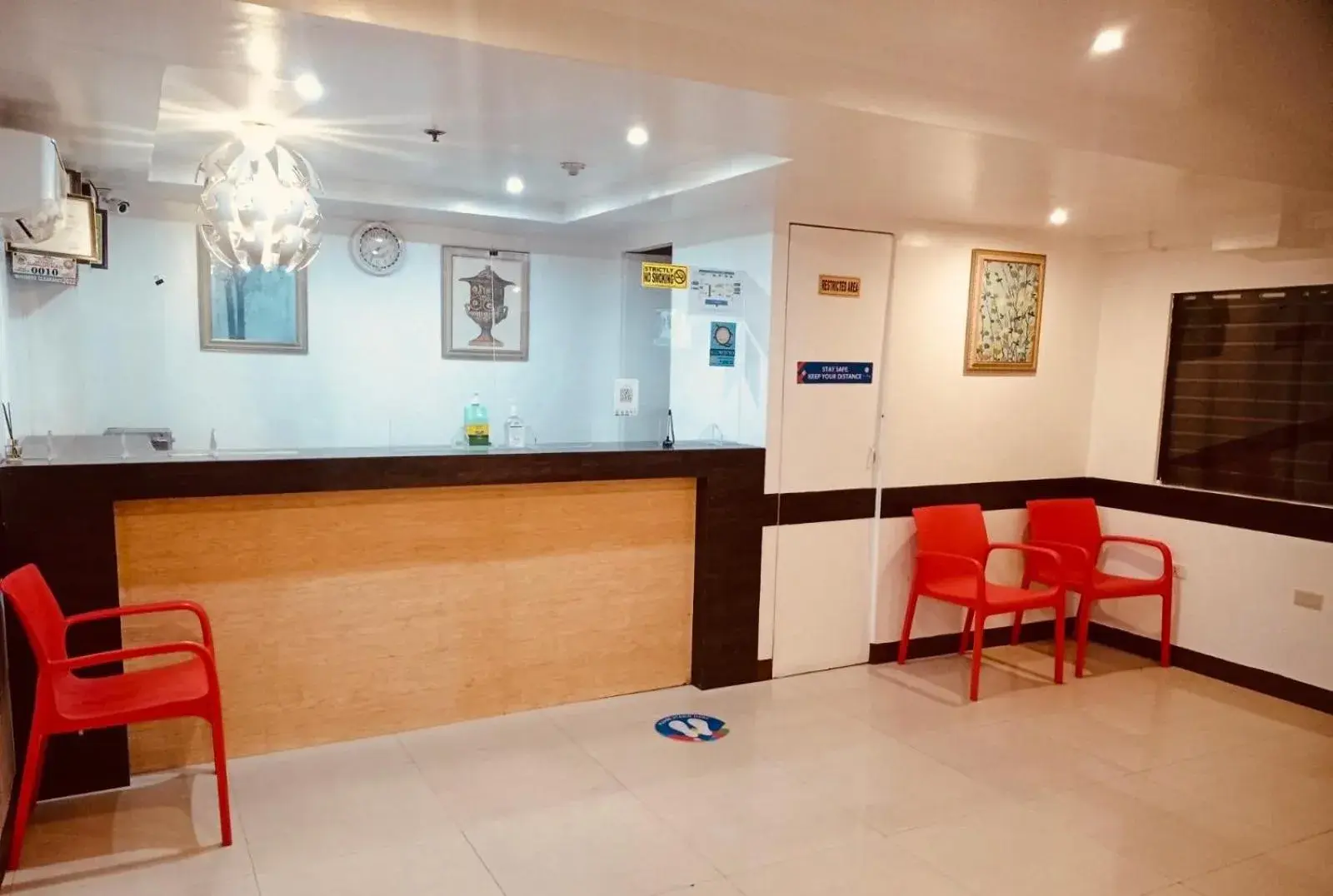 Lobby or reception in OYO 888 City Stay Inns Fortview BGC Lobby or reception in OYO 888 City Stay Inns Fortview BGC