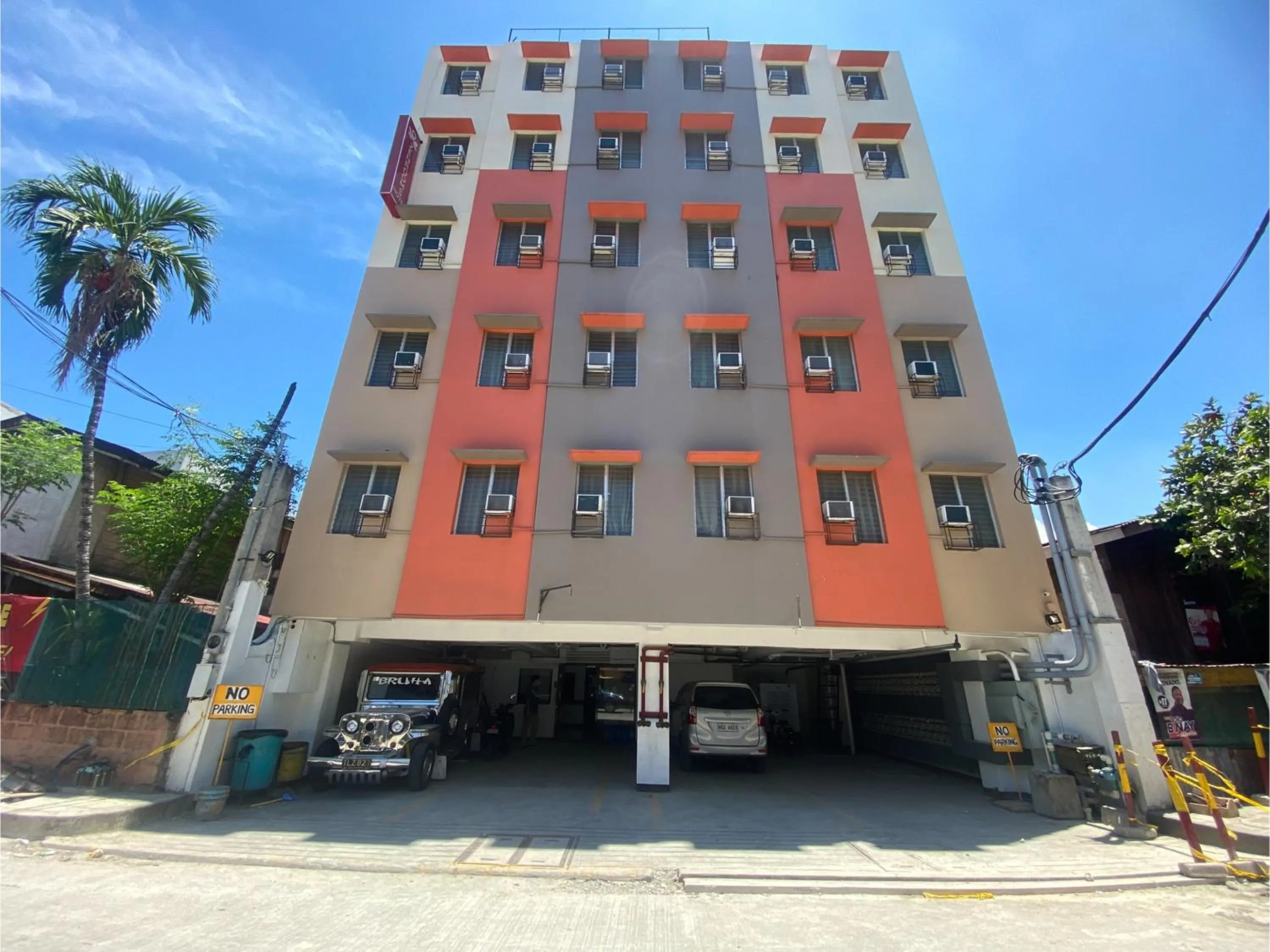 Facade/entrance in OYO 888 City Stay Inns Fortview BGC