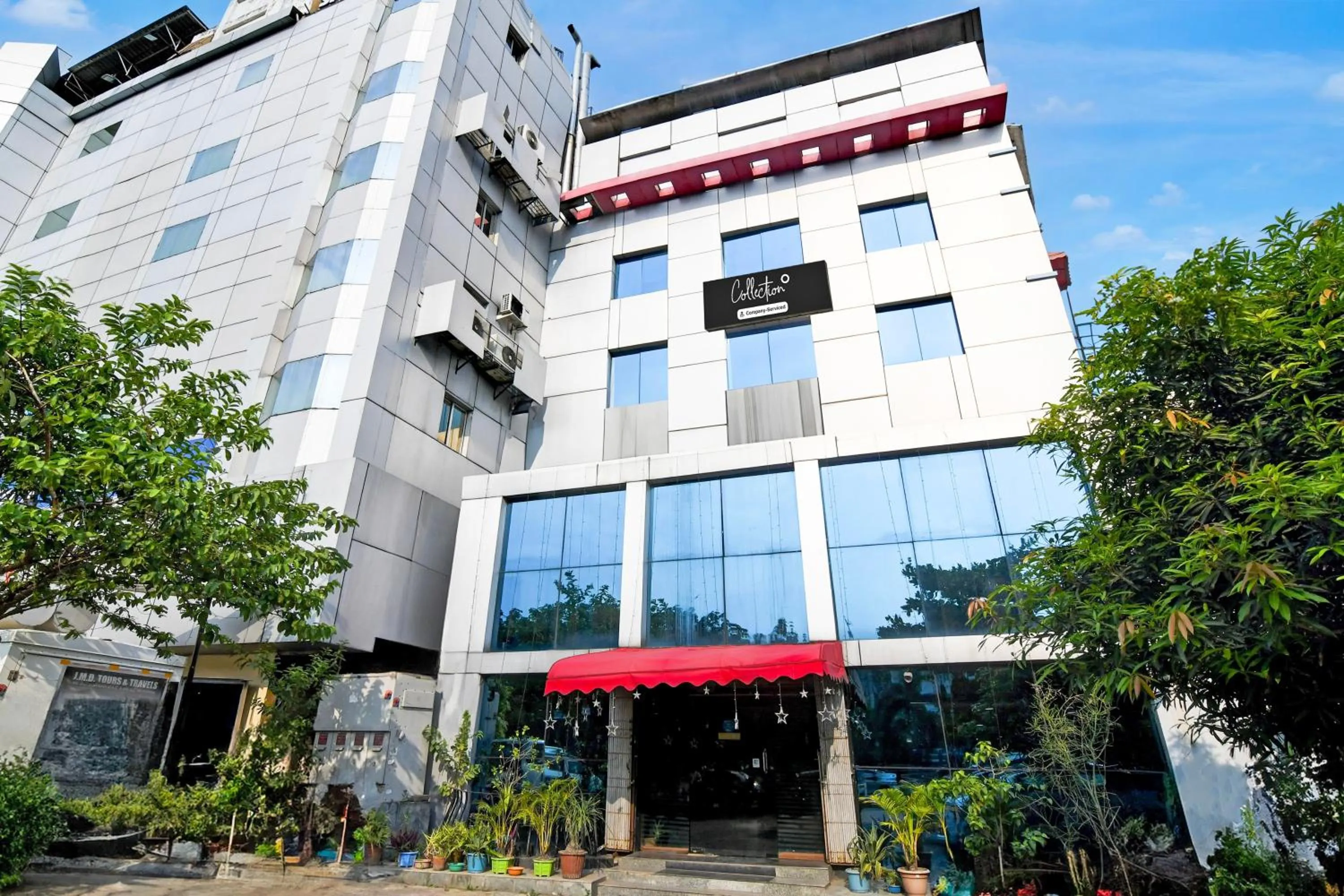 Facade/entrance in Super Collection O VIP Road Formerly Hotel Heritage