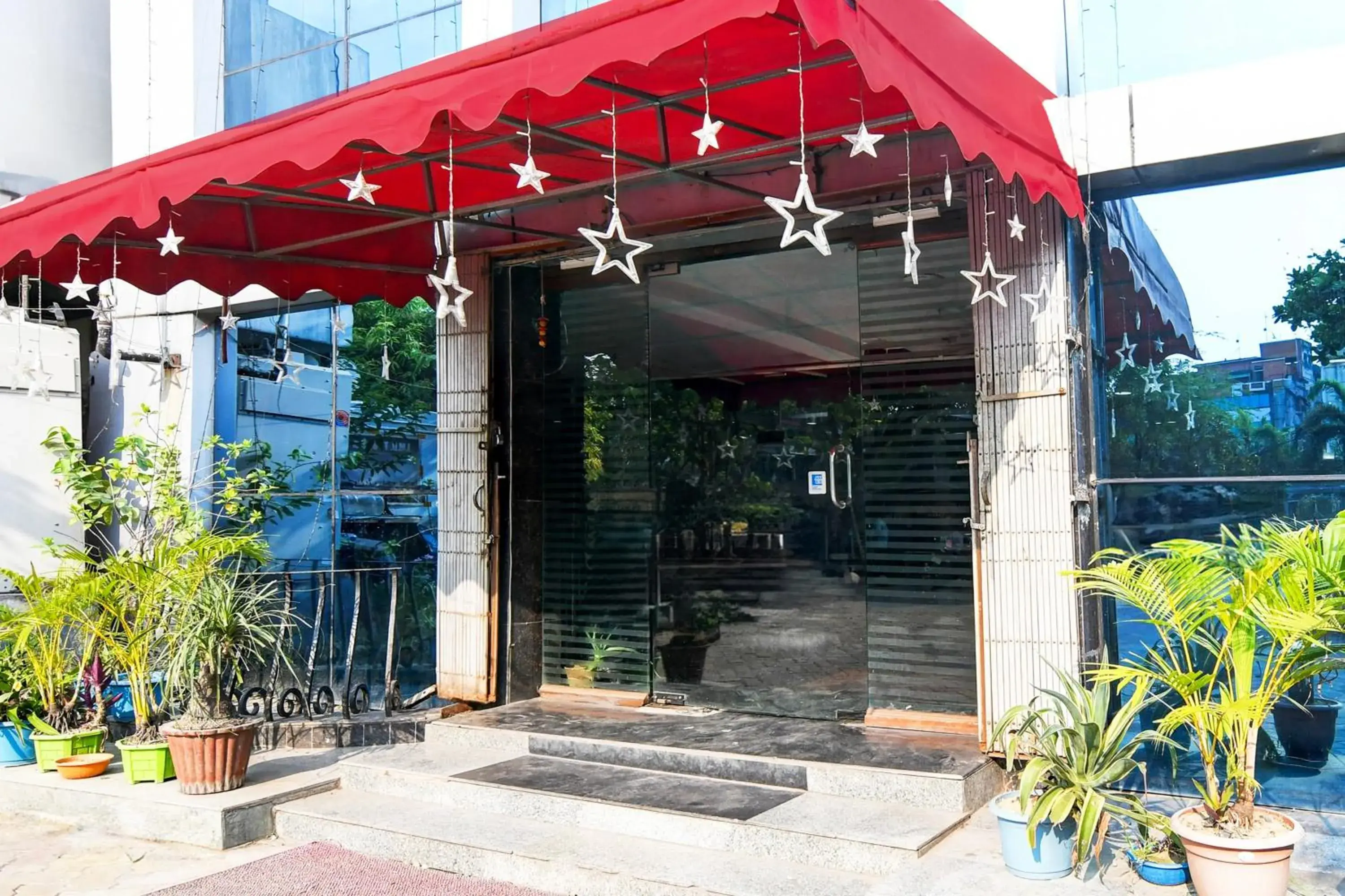 Facade/entrance in Super Collection O VIP Road Formerly Hotel Heritage Facade/entrance in Super Collection O VIP Road Formerly Hotel Heritage