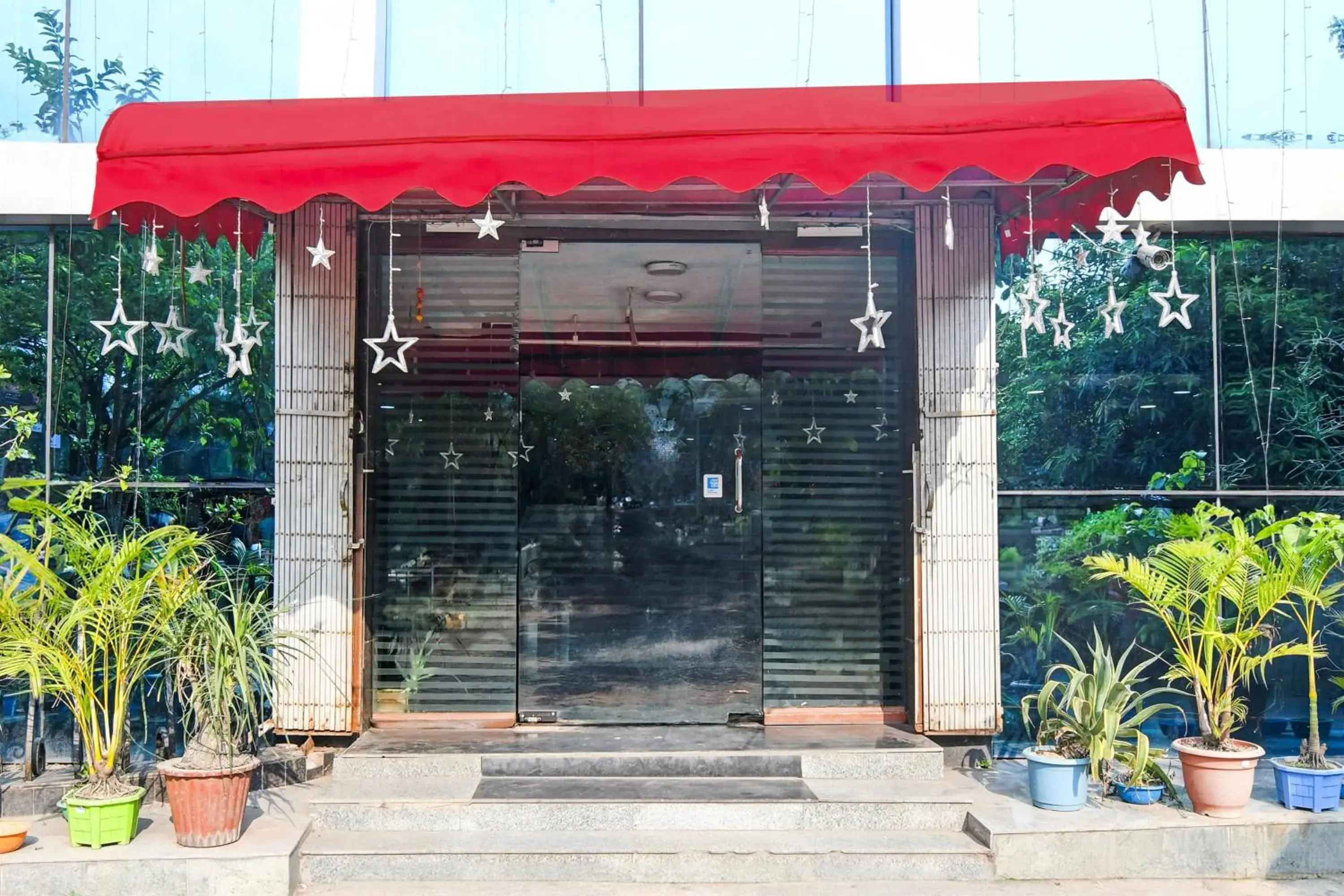 Facade/entrance in Super Collection O VIP Road Formerly Hotel Heritage Facade/entrance in Super Collection O VIP Road Formerly Hotel Heritage