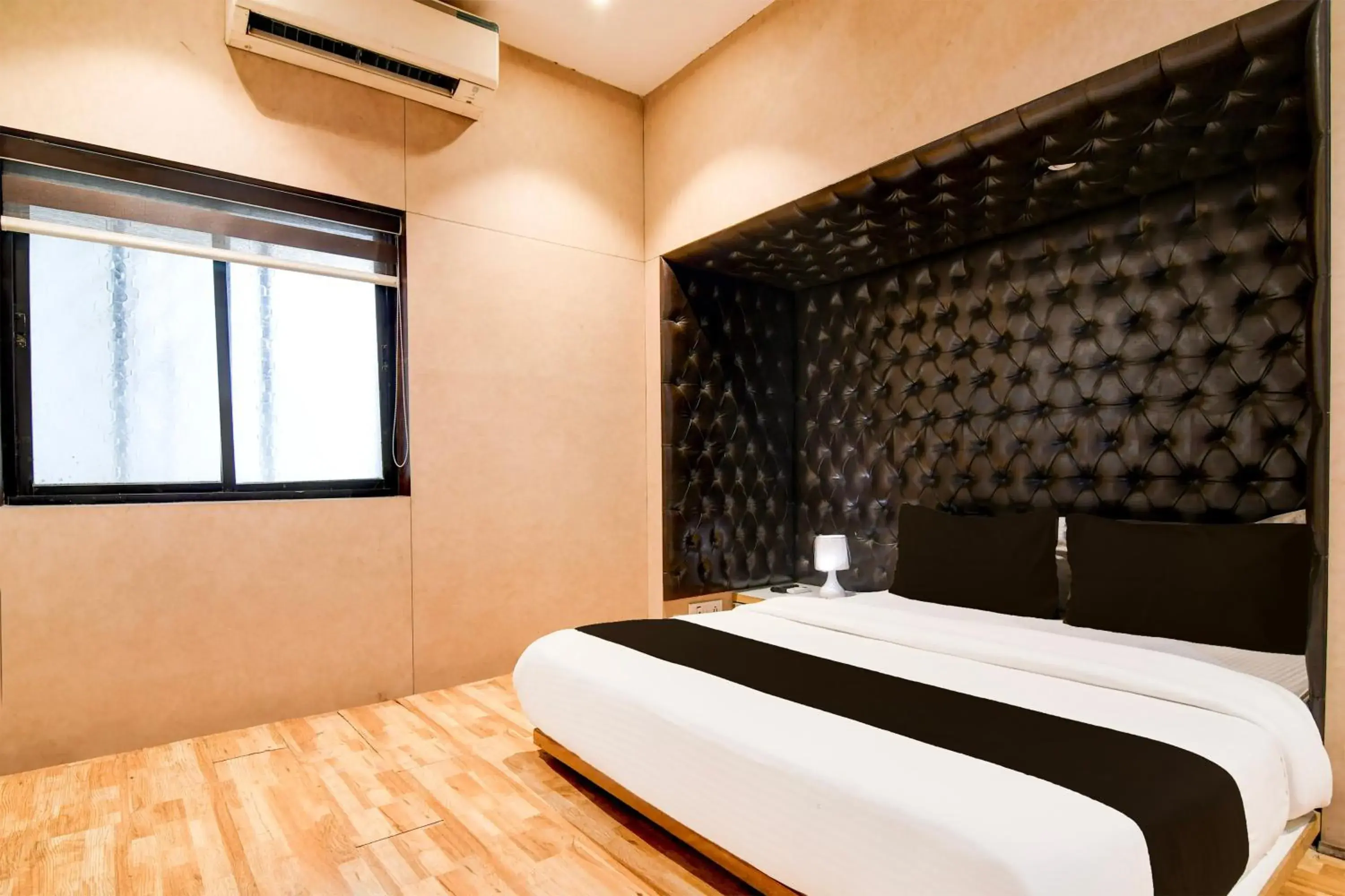 Bedroom, Bed in Super Collection O VIP Road Formerly Hotel Heritage Bedroom, Bed in Super Collection O VIP Road Formerly Hotel Heritage