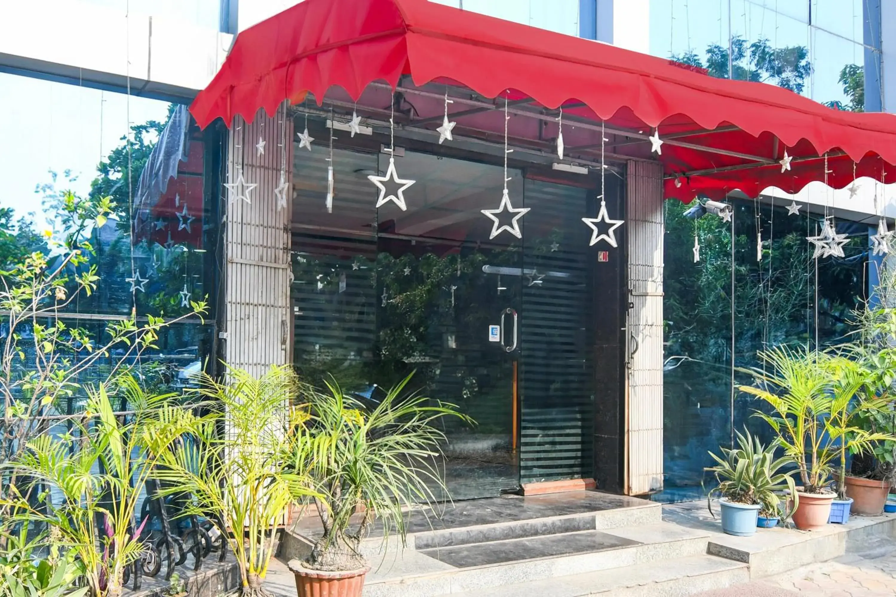 Facade/entrance in Super Collection O VIP Road Formerly Hotel Heritage Facade/entrance in Super Collection O VIP Road Formerly Hotel Heritage