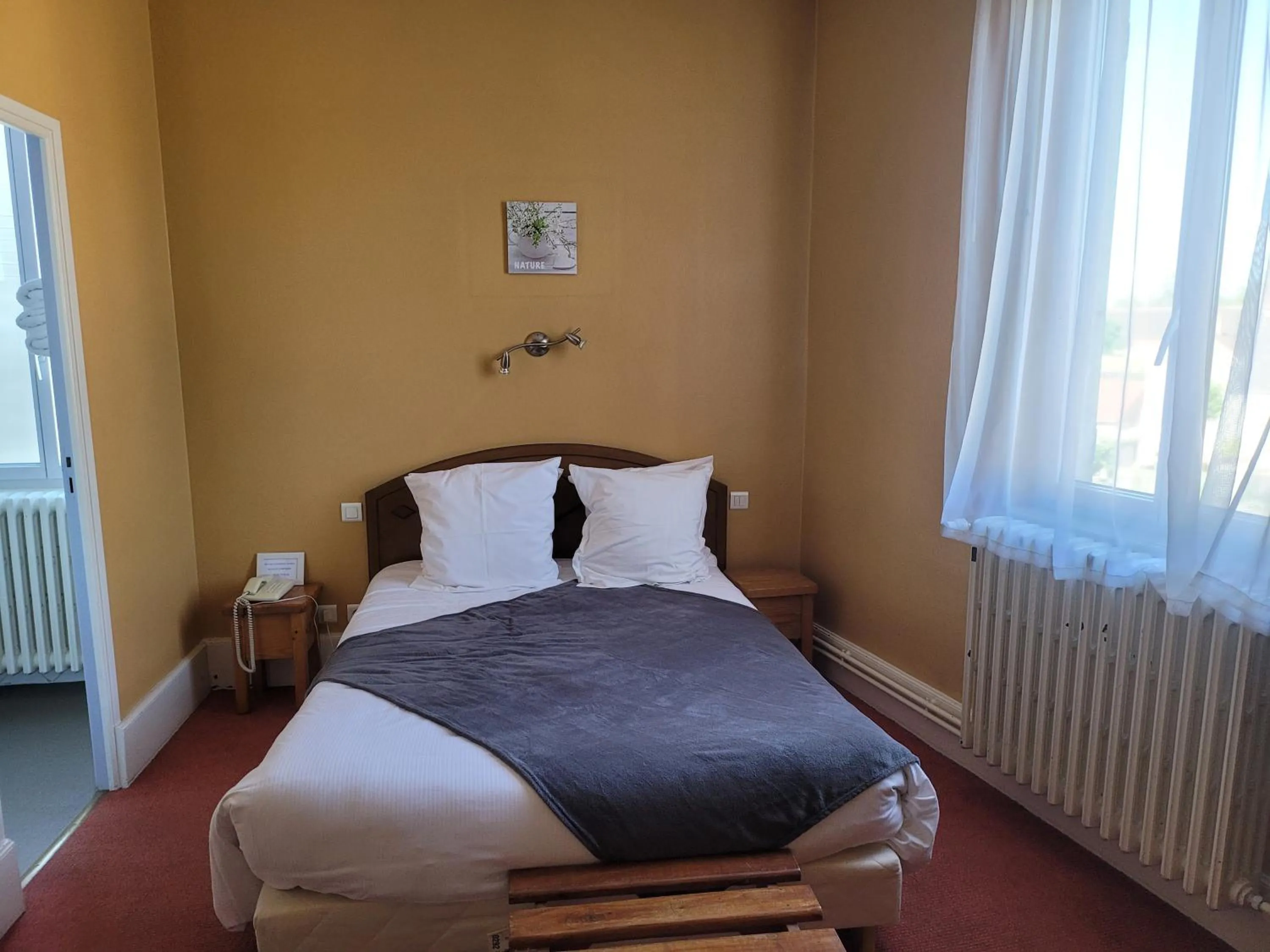 Bed in L'AUBERGE DE L'OLIVE