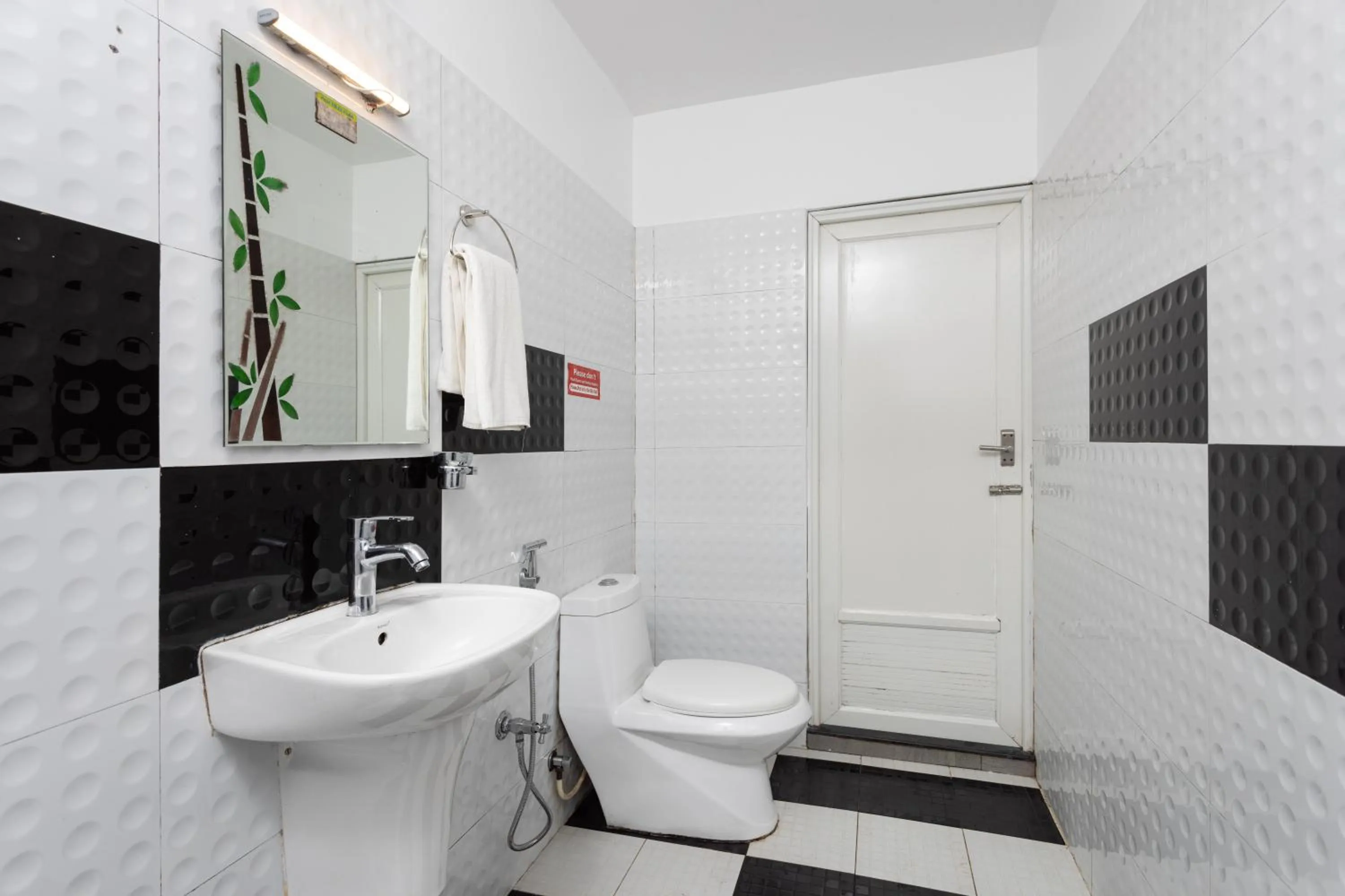 Bathroom in Eterno Camellia & Elettaria Resort with Pool