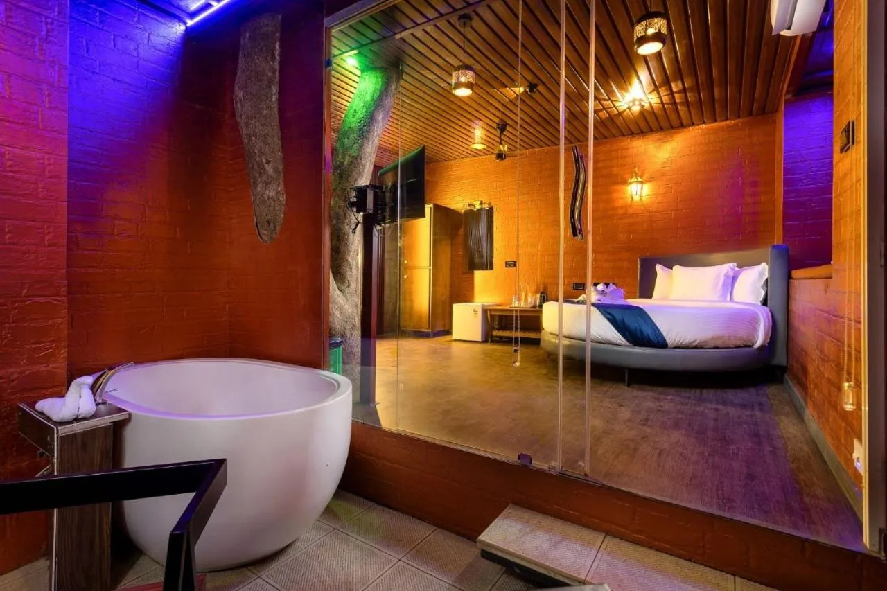 Bath in Eterno Camellia & Elettaria Resort with Pool