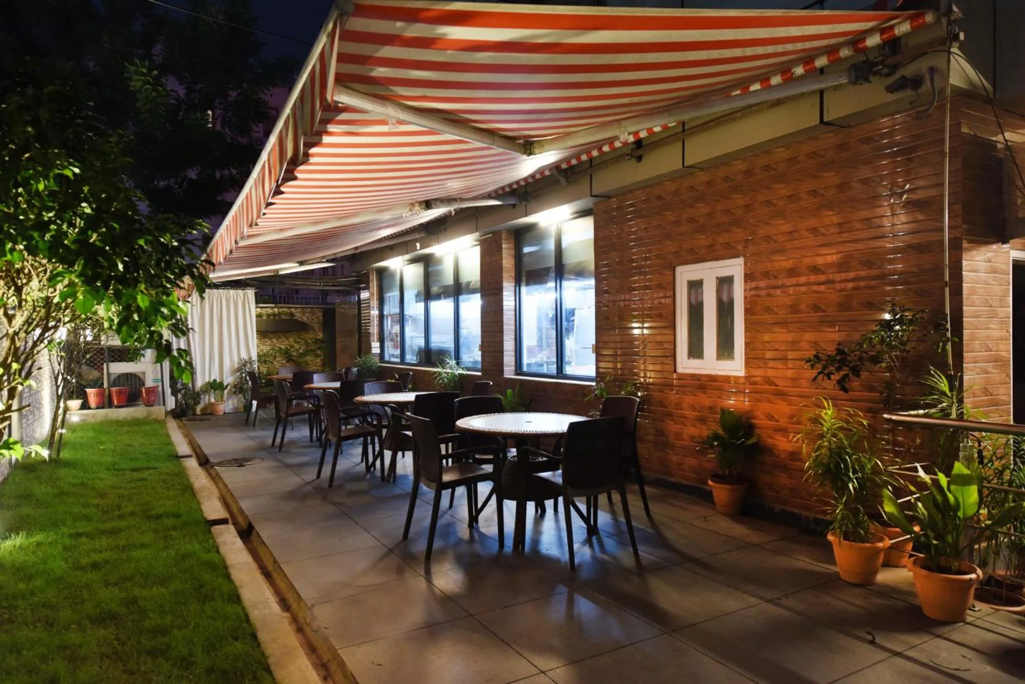 Restaurant/places to eat in The CORPORATE