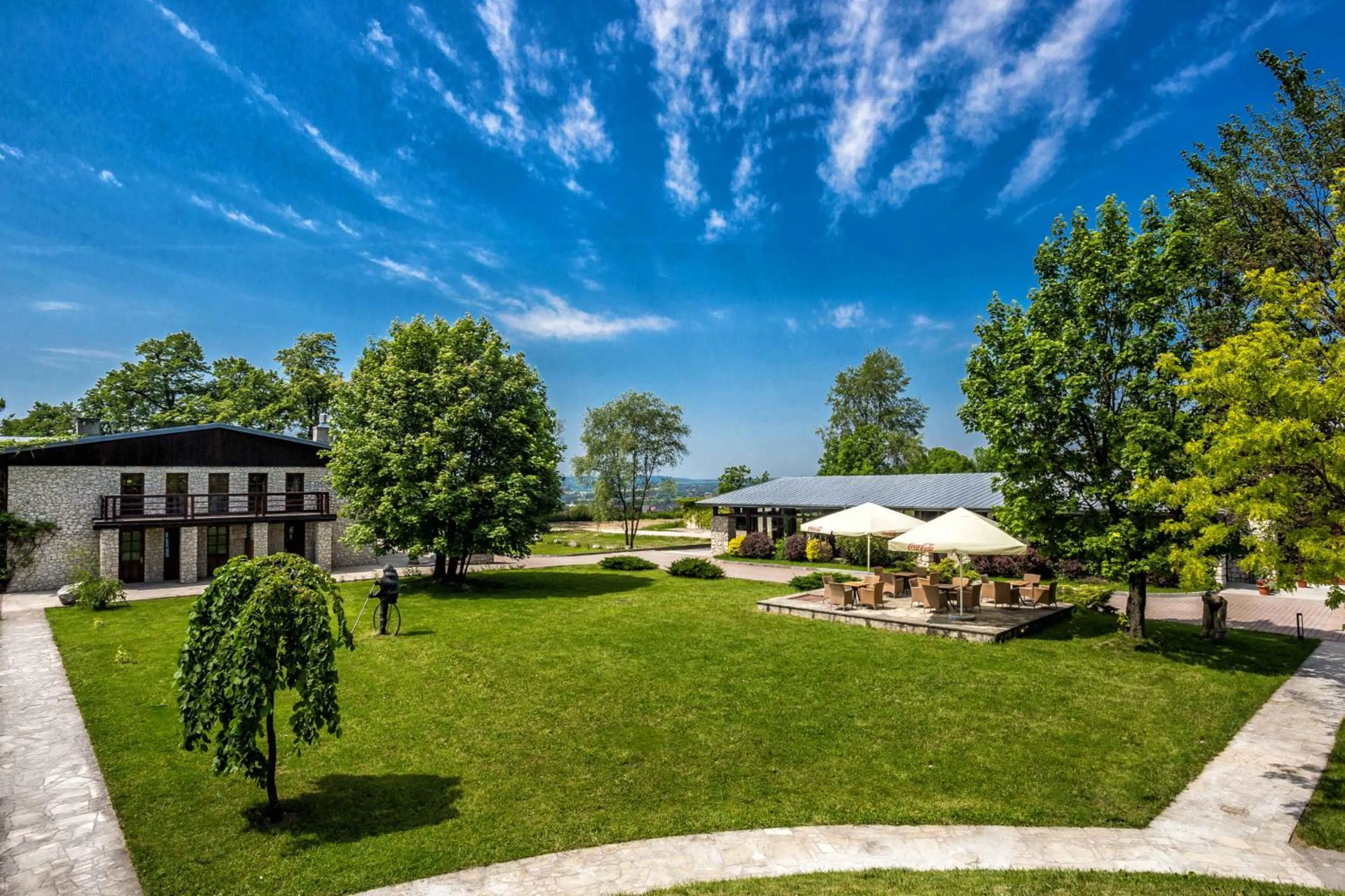 Property building in Dwór w Tomaszowicach