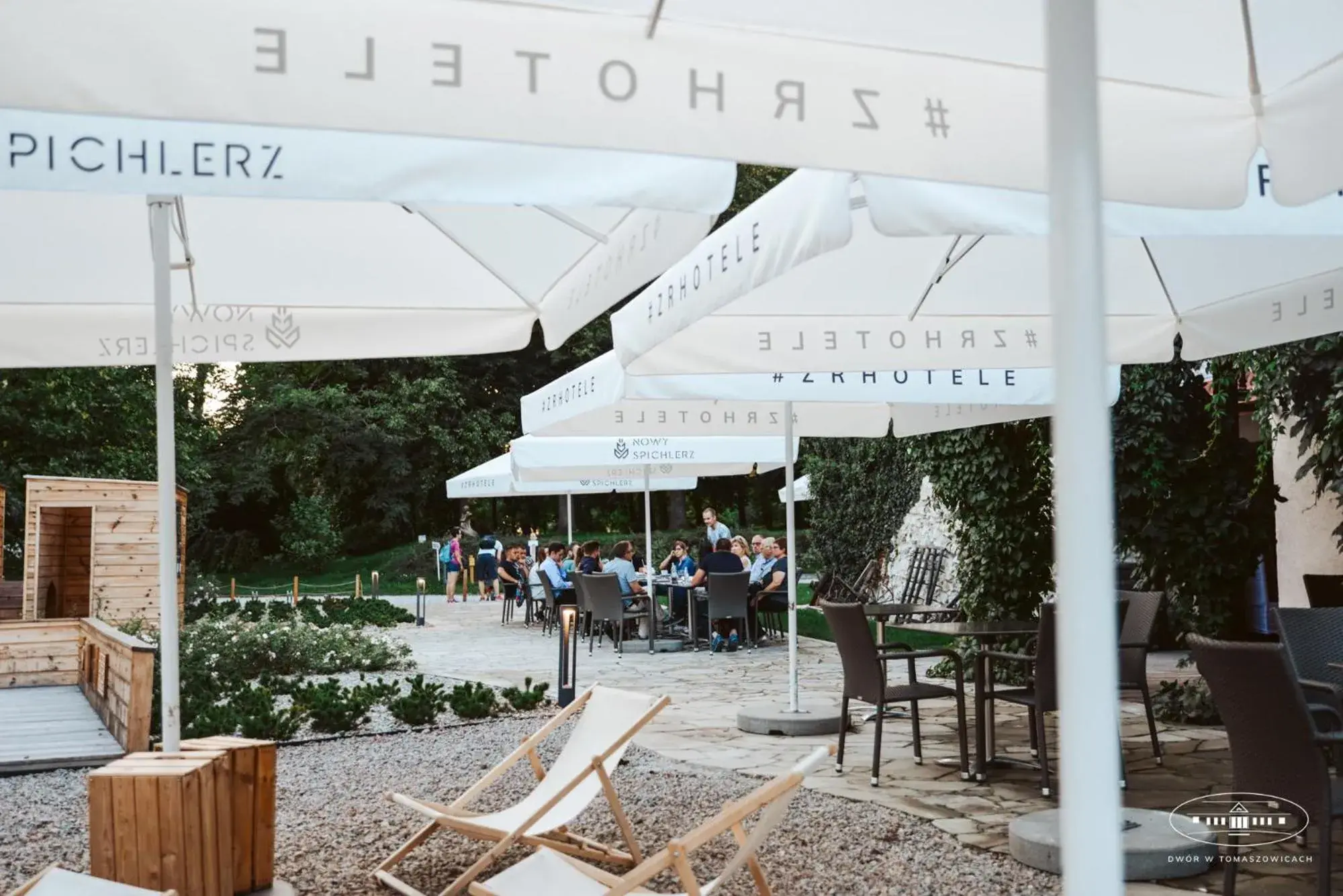 Restaurant/places to eat in Dwór w Tomaszowicach Restaurant/places to eat in Dwór w Tomaszowicach