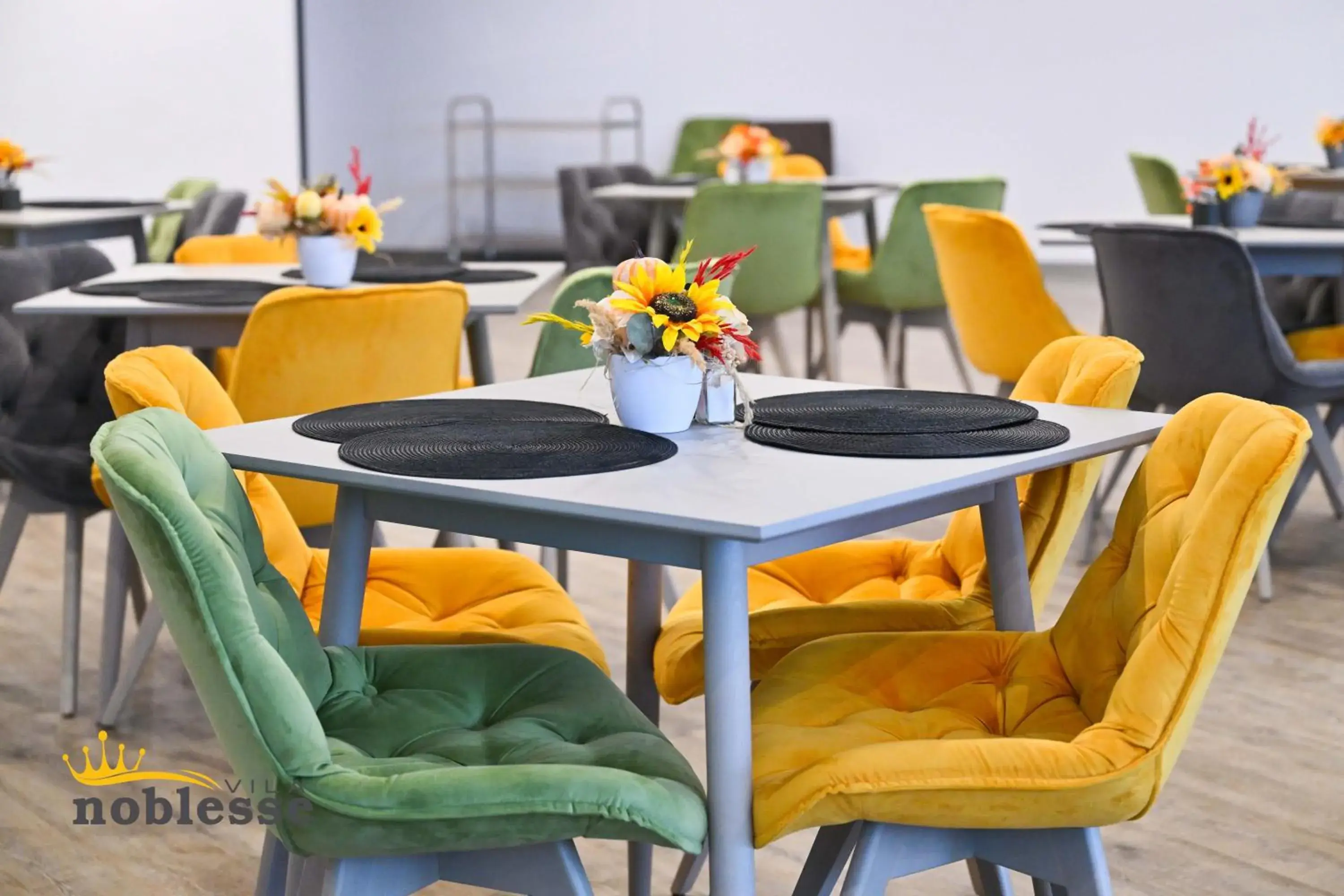 Restaurant/places to eat in Vila Noblesse Restaurant/places to eat in Vila Noblesse