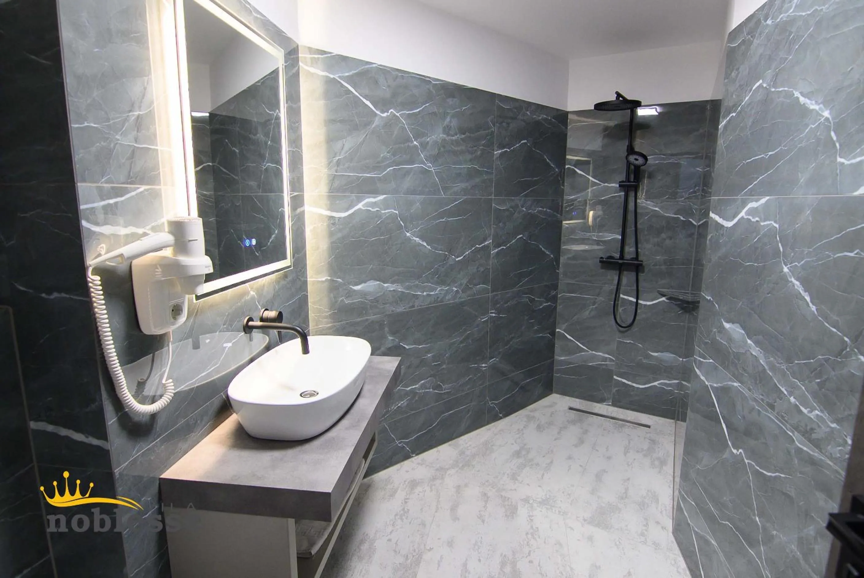 Shower in Vila Noblesse