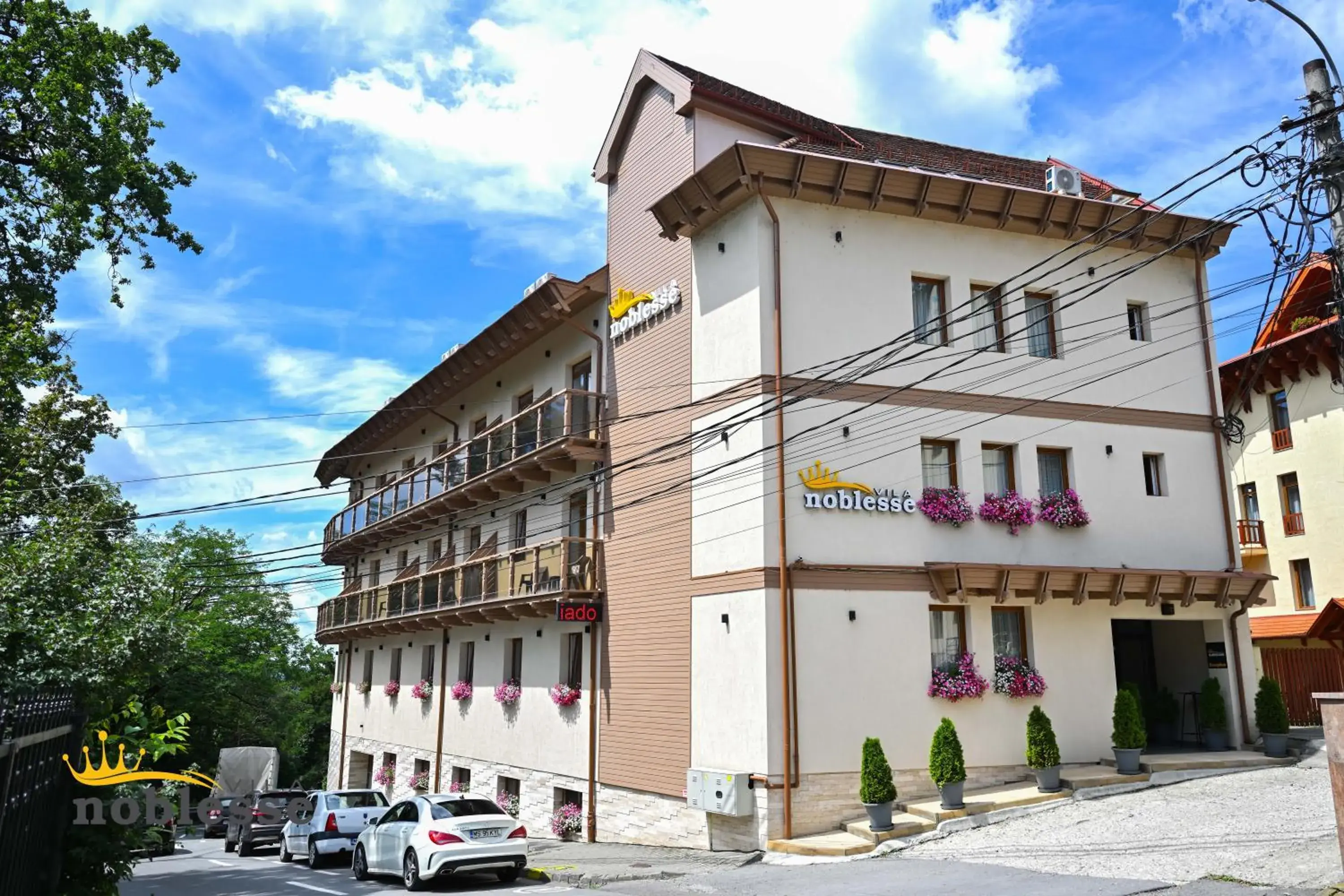 Facade/entrance in Vila Noblesse Facade/entrance in Vila Noblesse