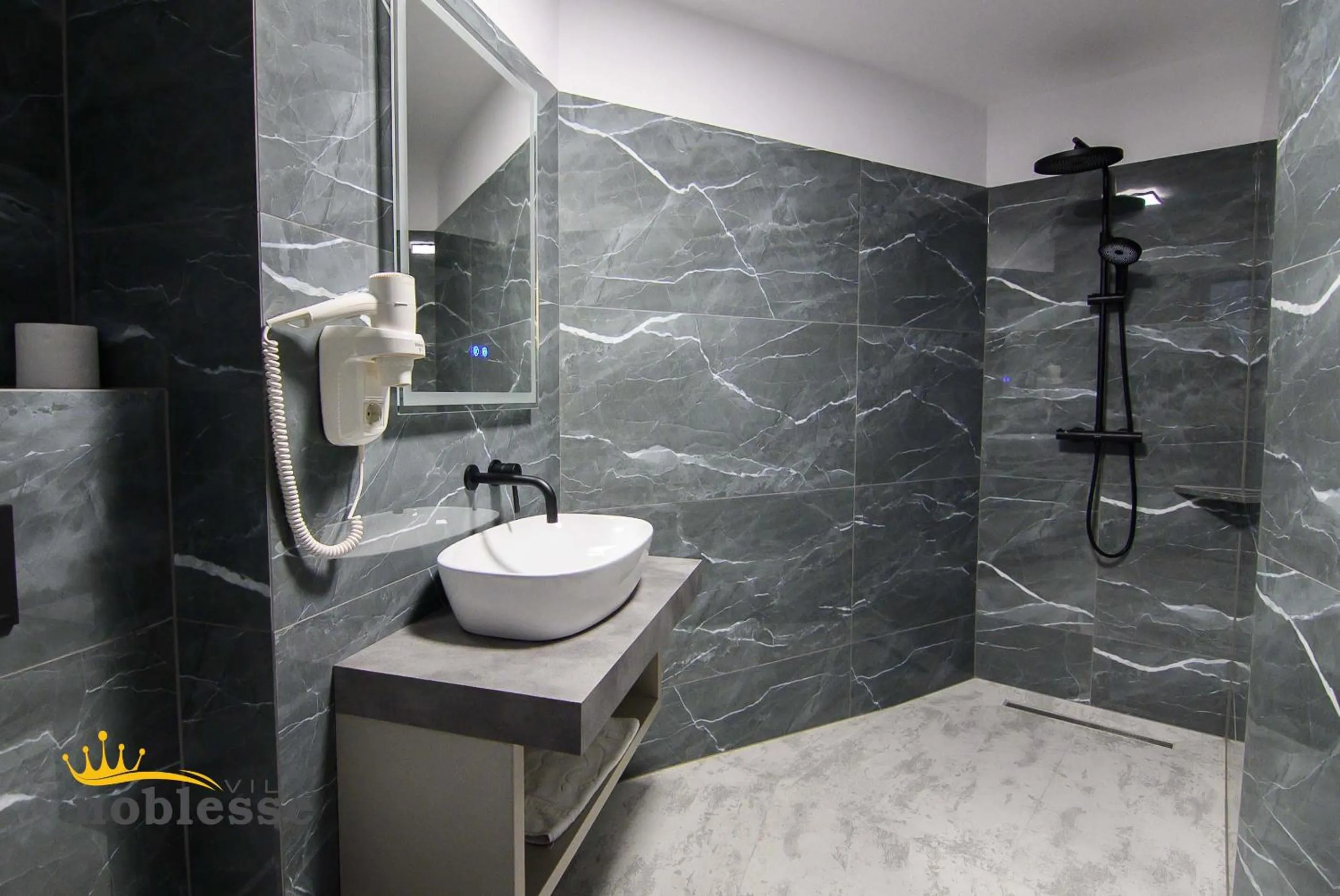 Shower in Vila Noblesse