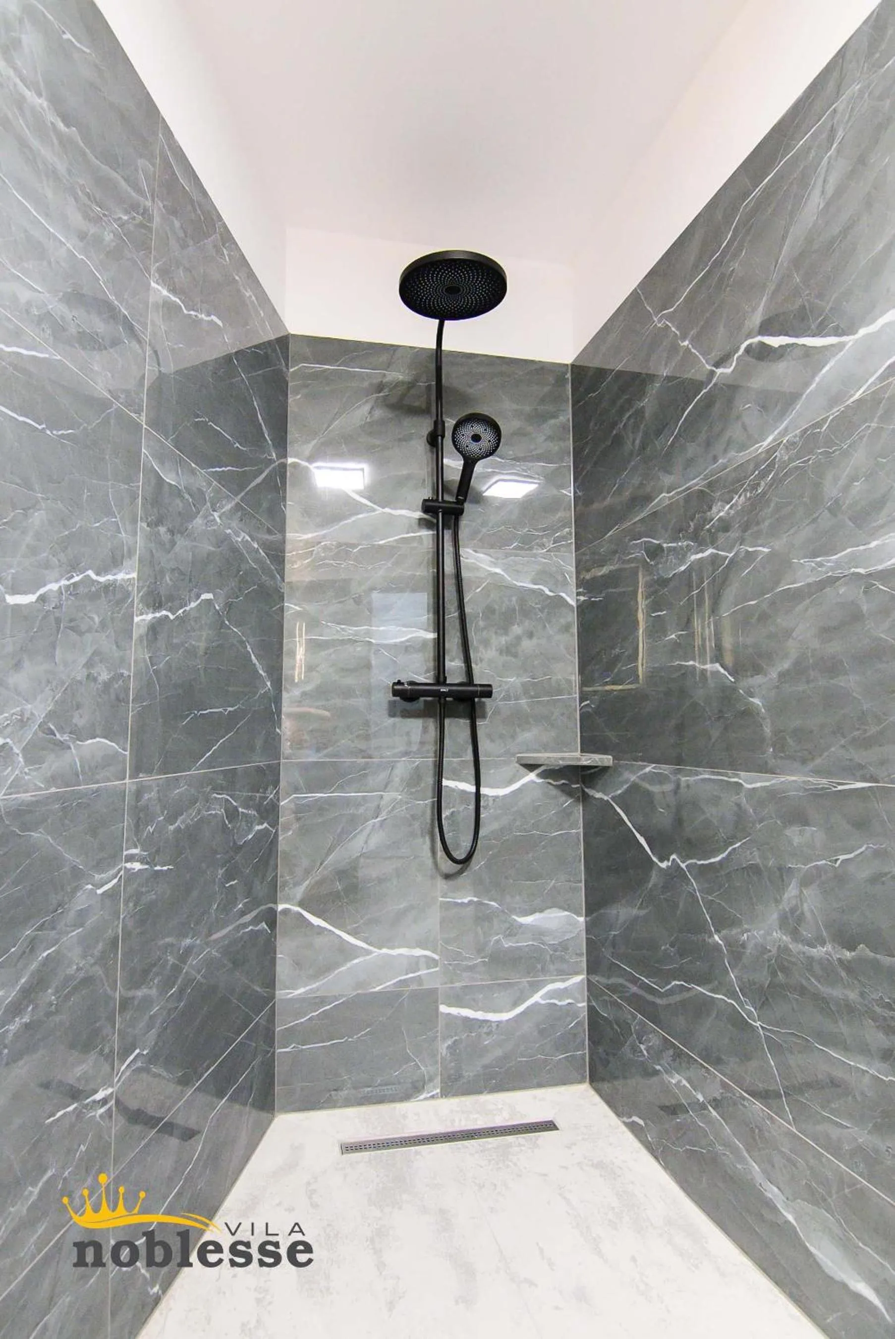 Shower in Vila Noblesse