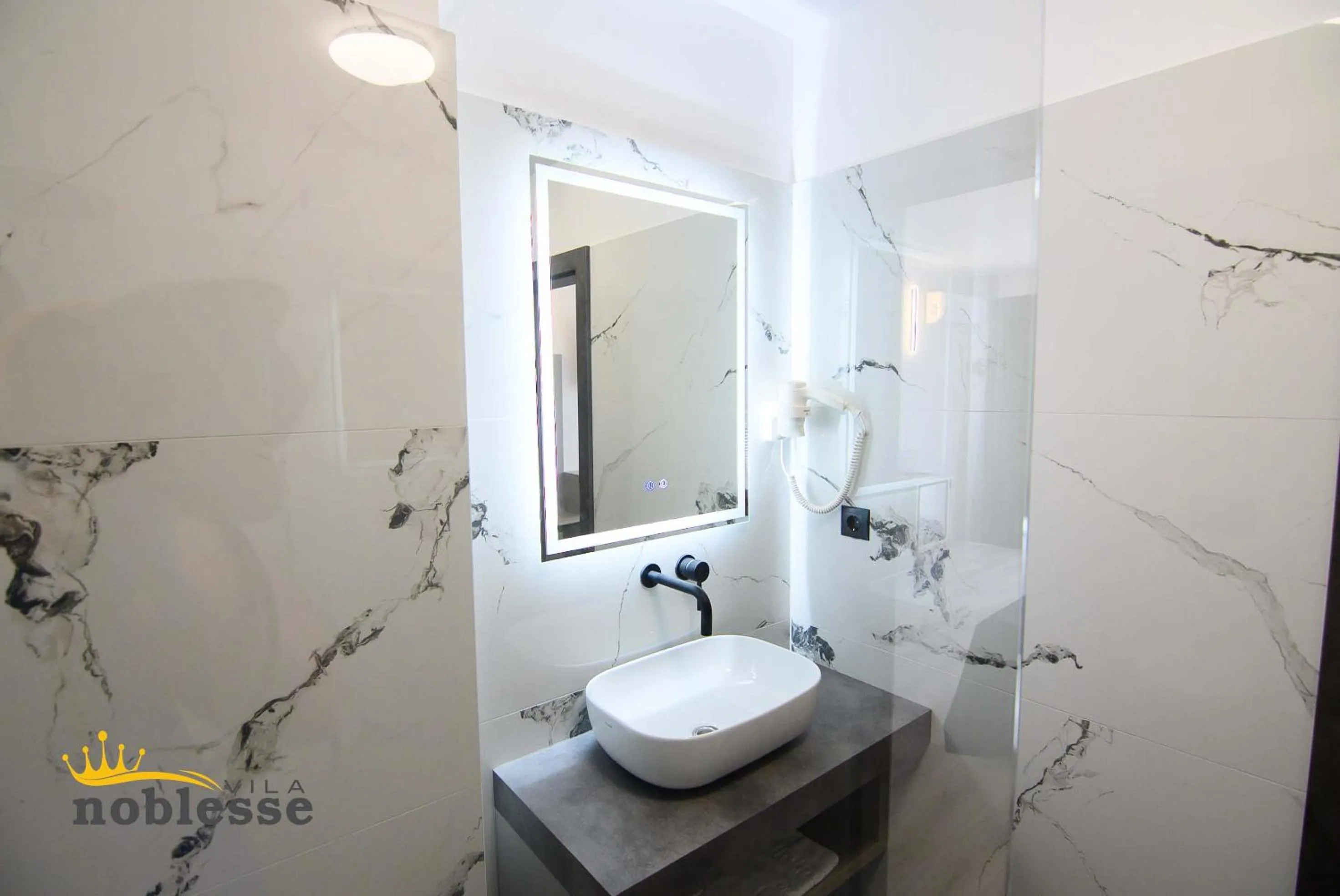 Shower in Vila Noblesse