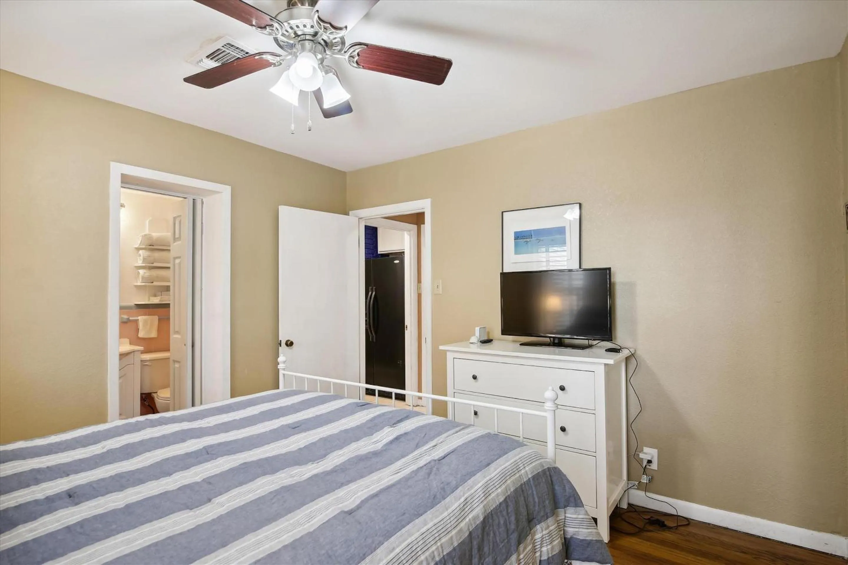 Property building, Bed in Endless Summer