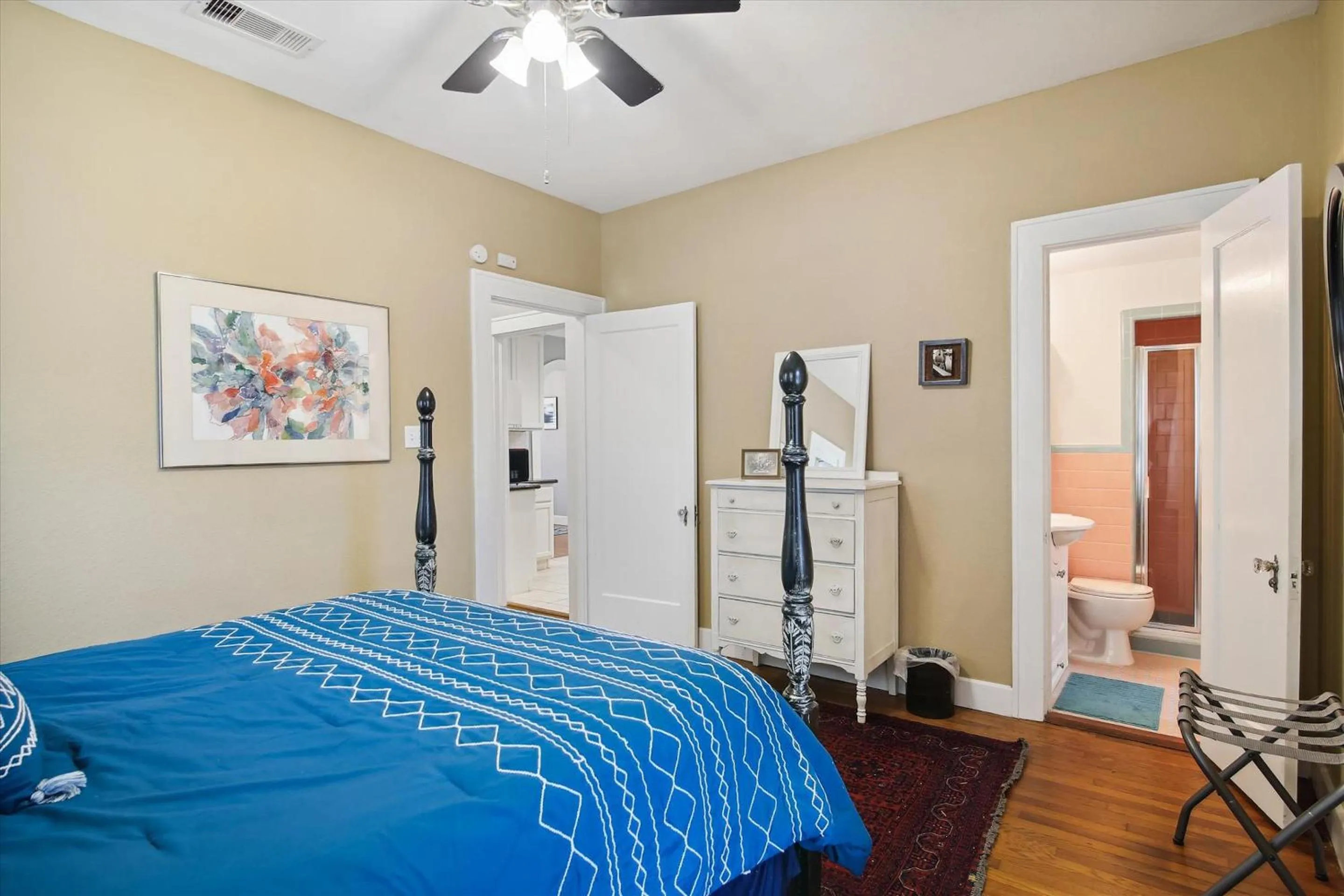 Property building, Bed in Endless Summer