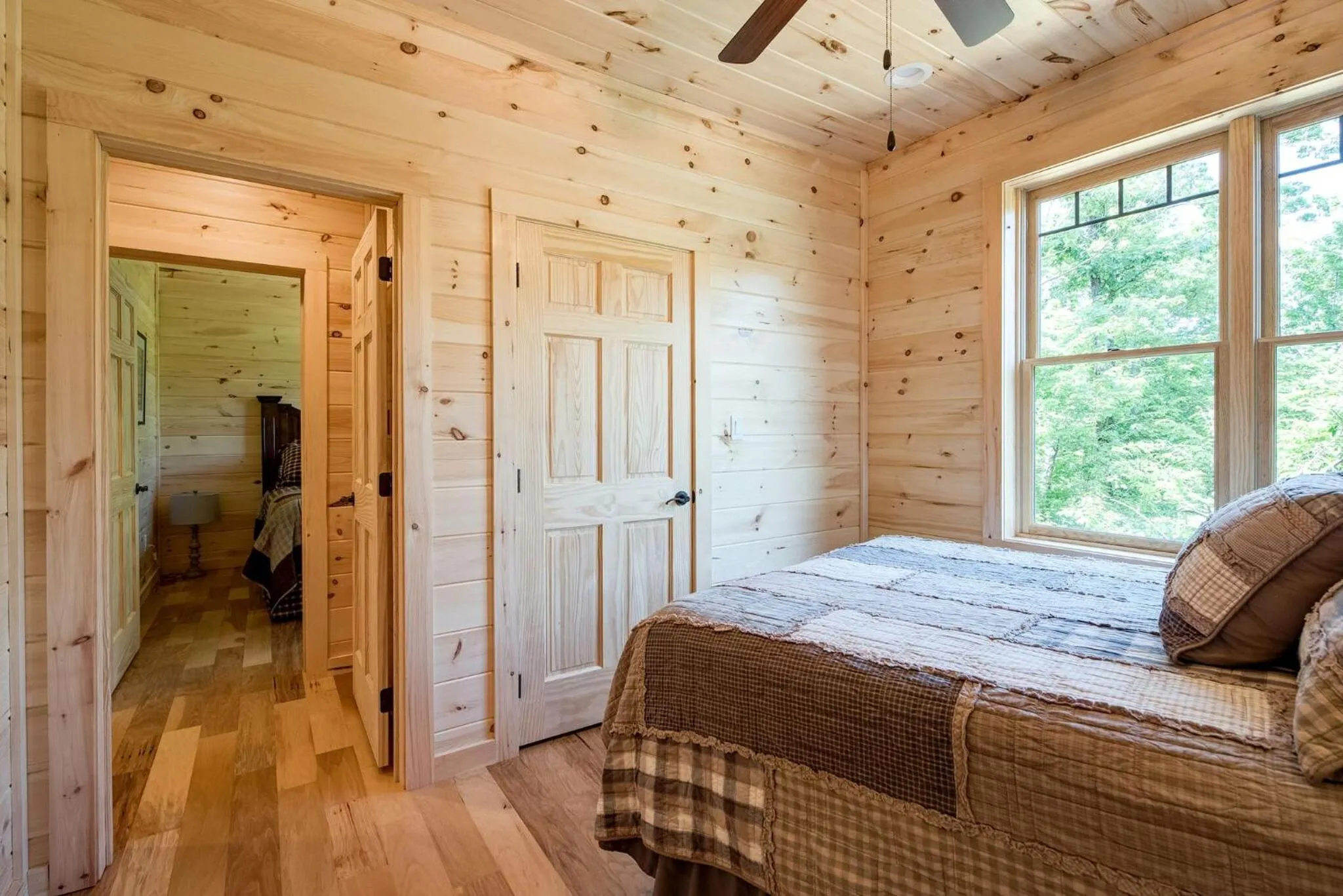 Bedroom, Bed in Smoky Haven