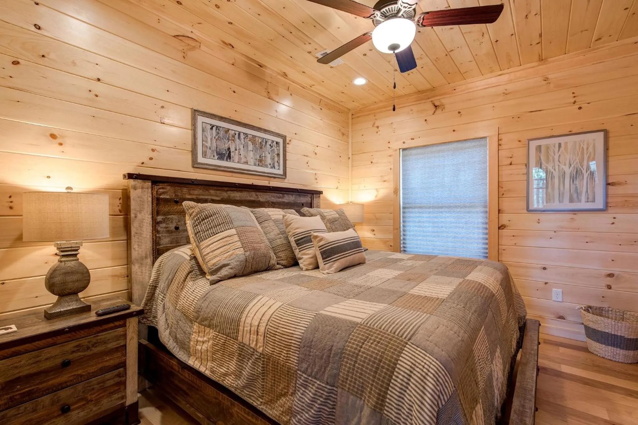 Bedroom, Bed in Smoky Haven