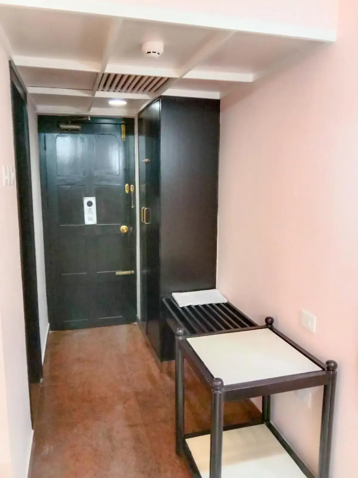 Basic Double Room in Hotel Indraprastha Basic Double Room in Hotel Indraprastha