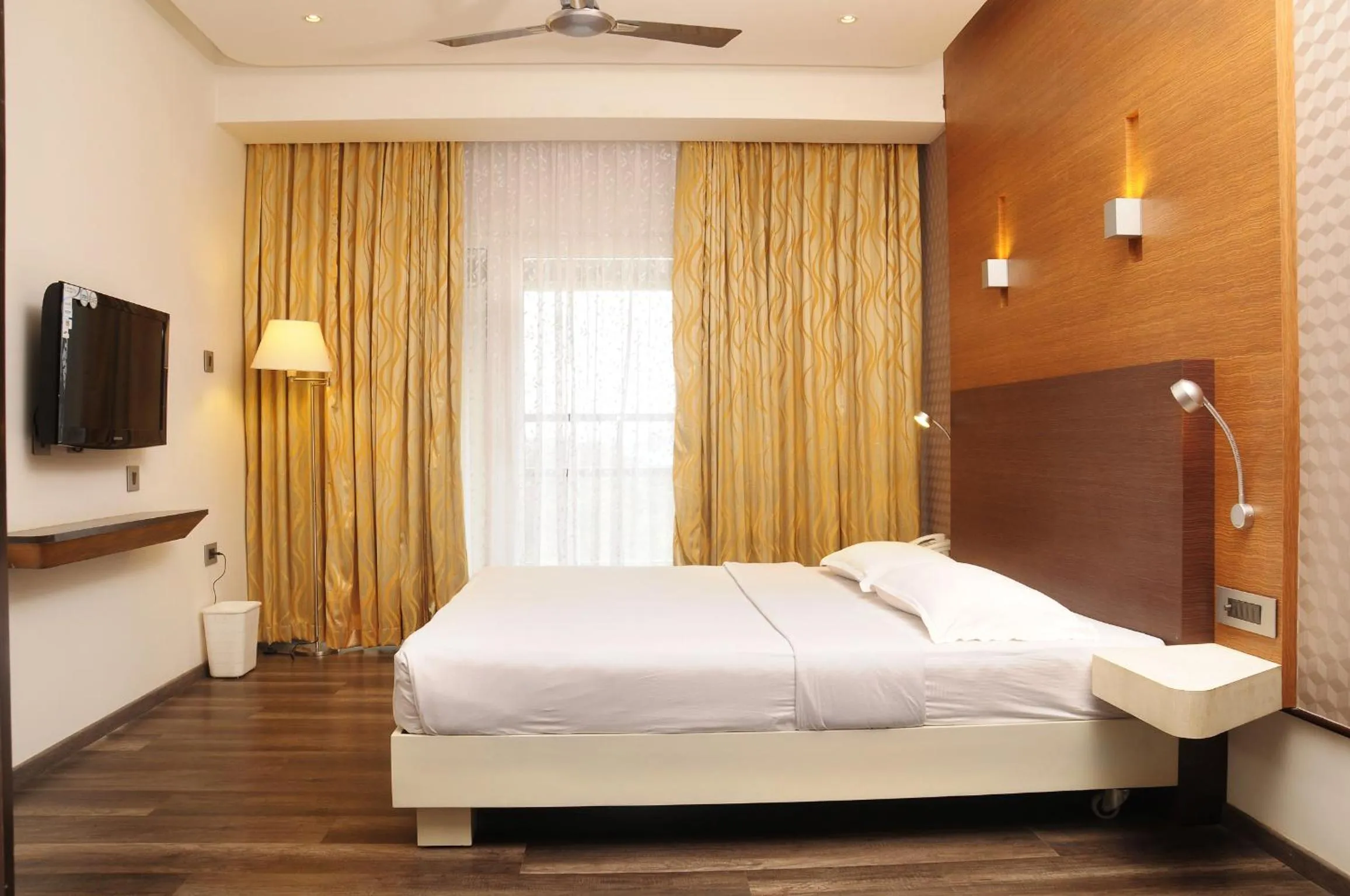 Bed in Hotel Indraprastha