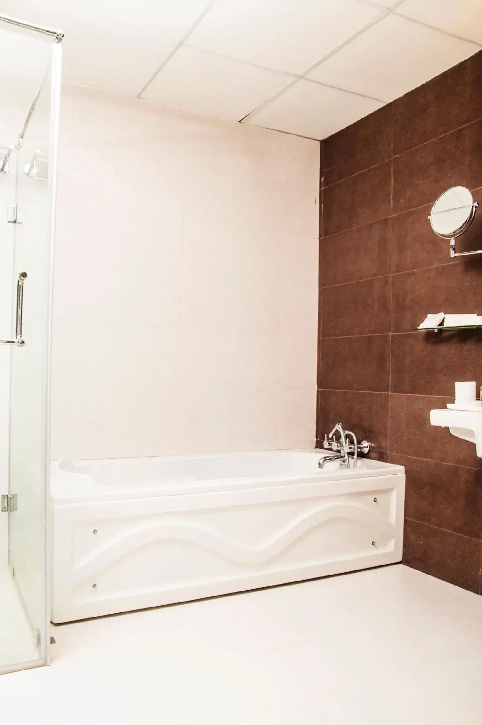 Bathroom in Hotel Indraprastha Bathroom in Hotel Indraprastha