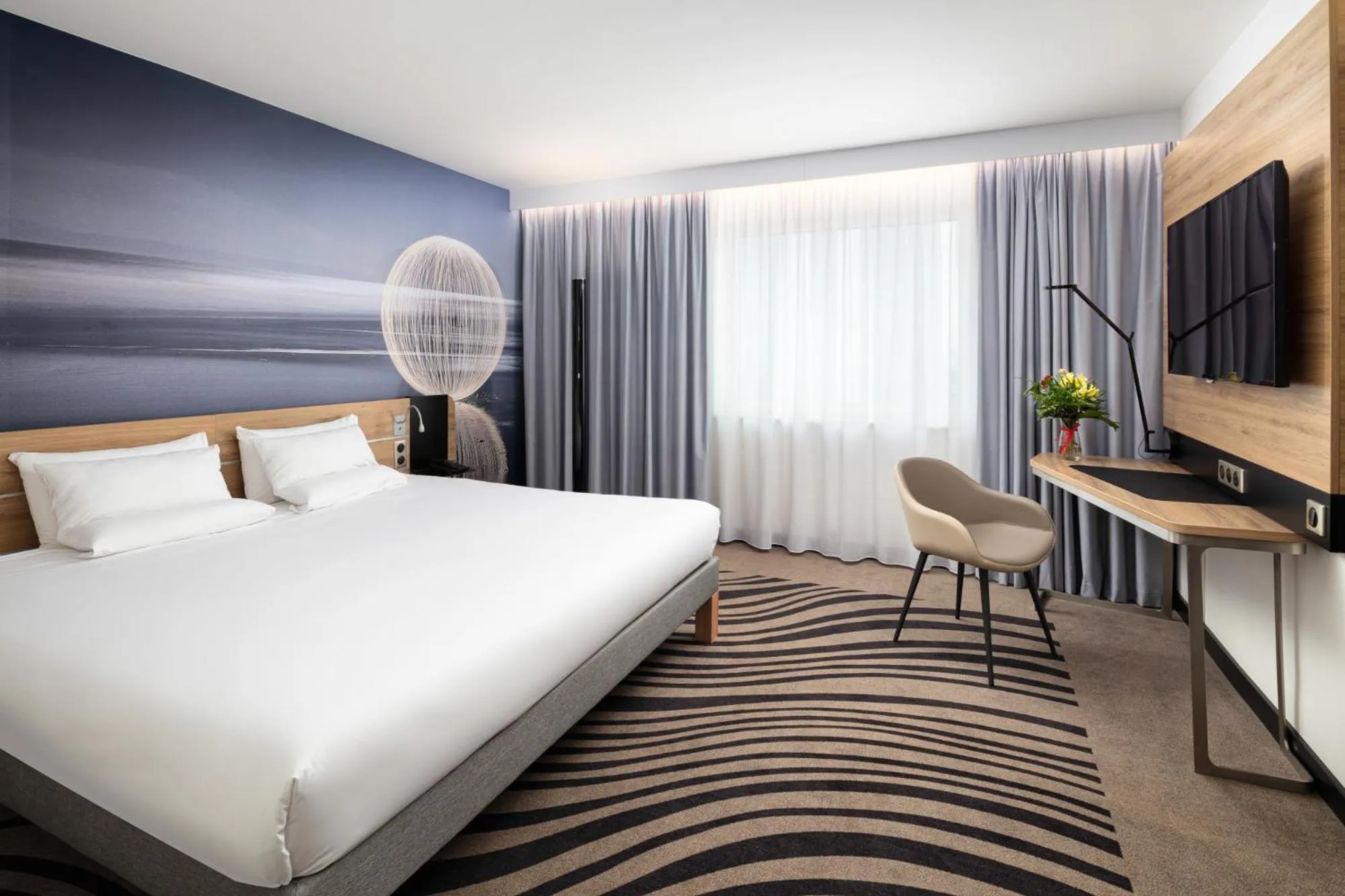 Bed in Novotel Poznan Centrum